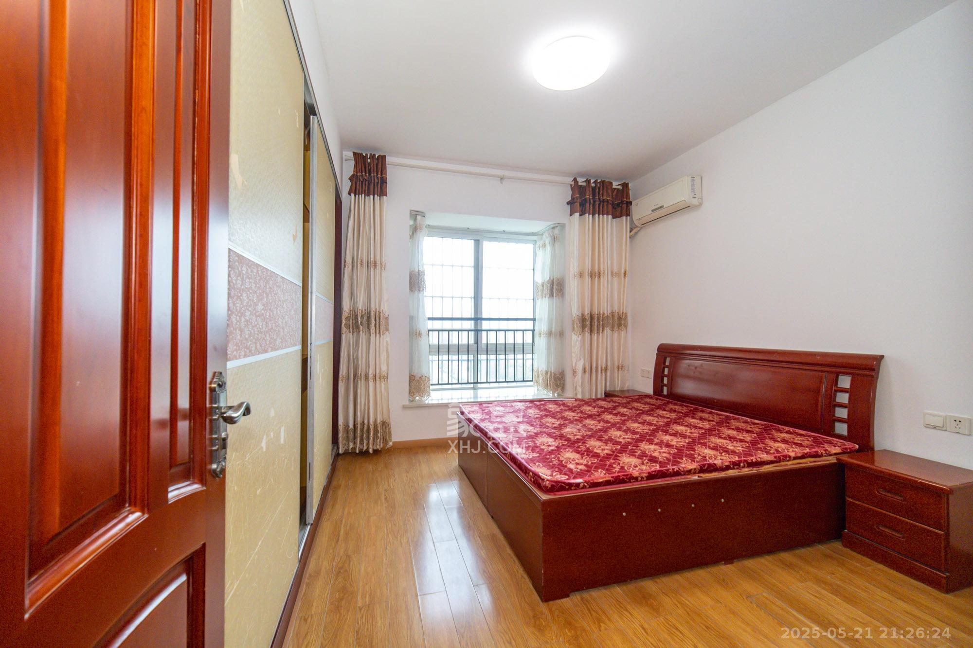 楚天世纪城东苑  4室2厅2卫    70.8万 楚天世纪城东苑  4室2厅2卫    70.8万卧室