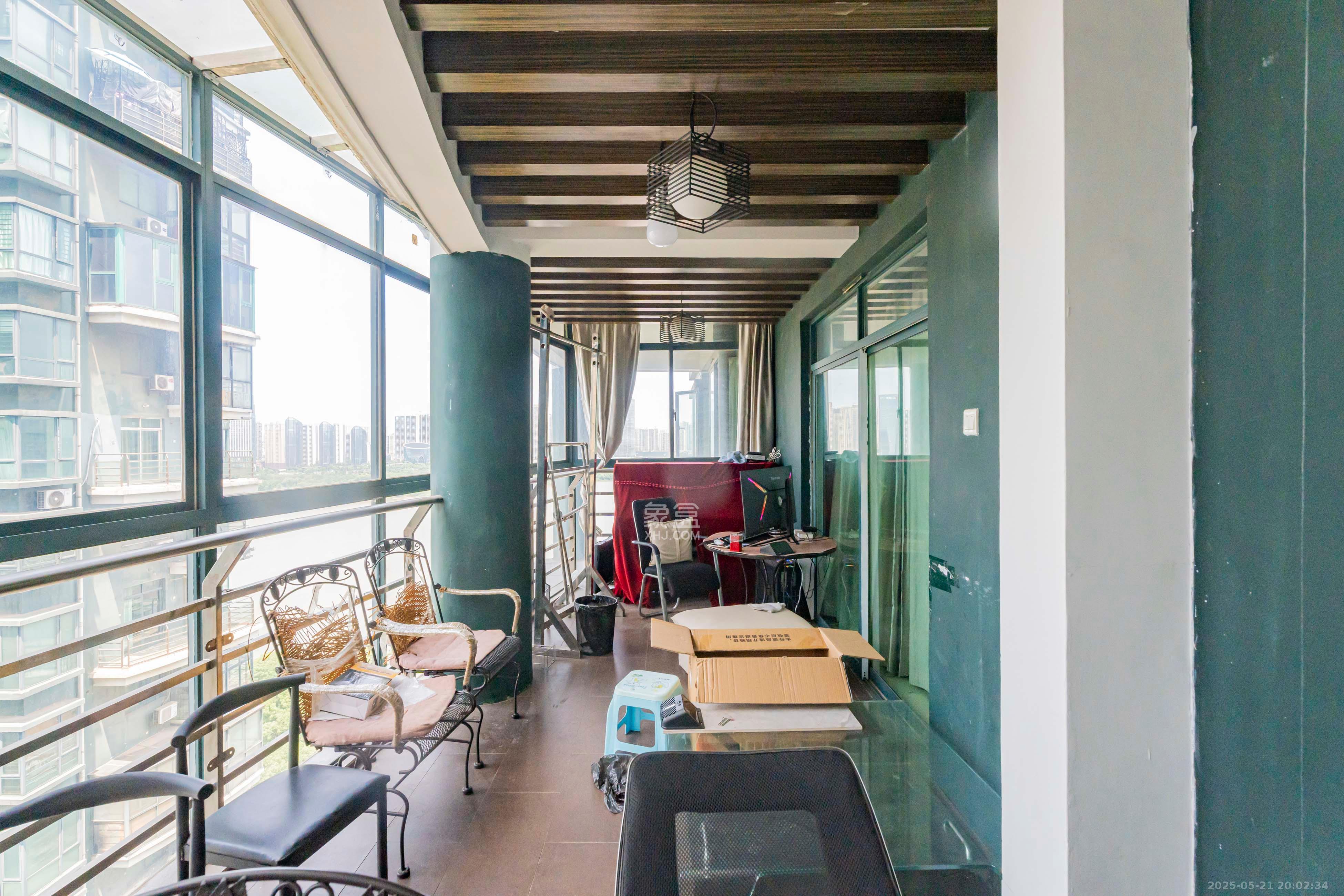 华盛新外滩 4室1厅2卫 290.0万 华盛新外滩 4室1厅2卫 290.0万阳台