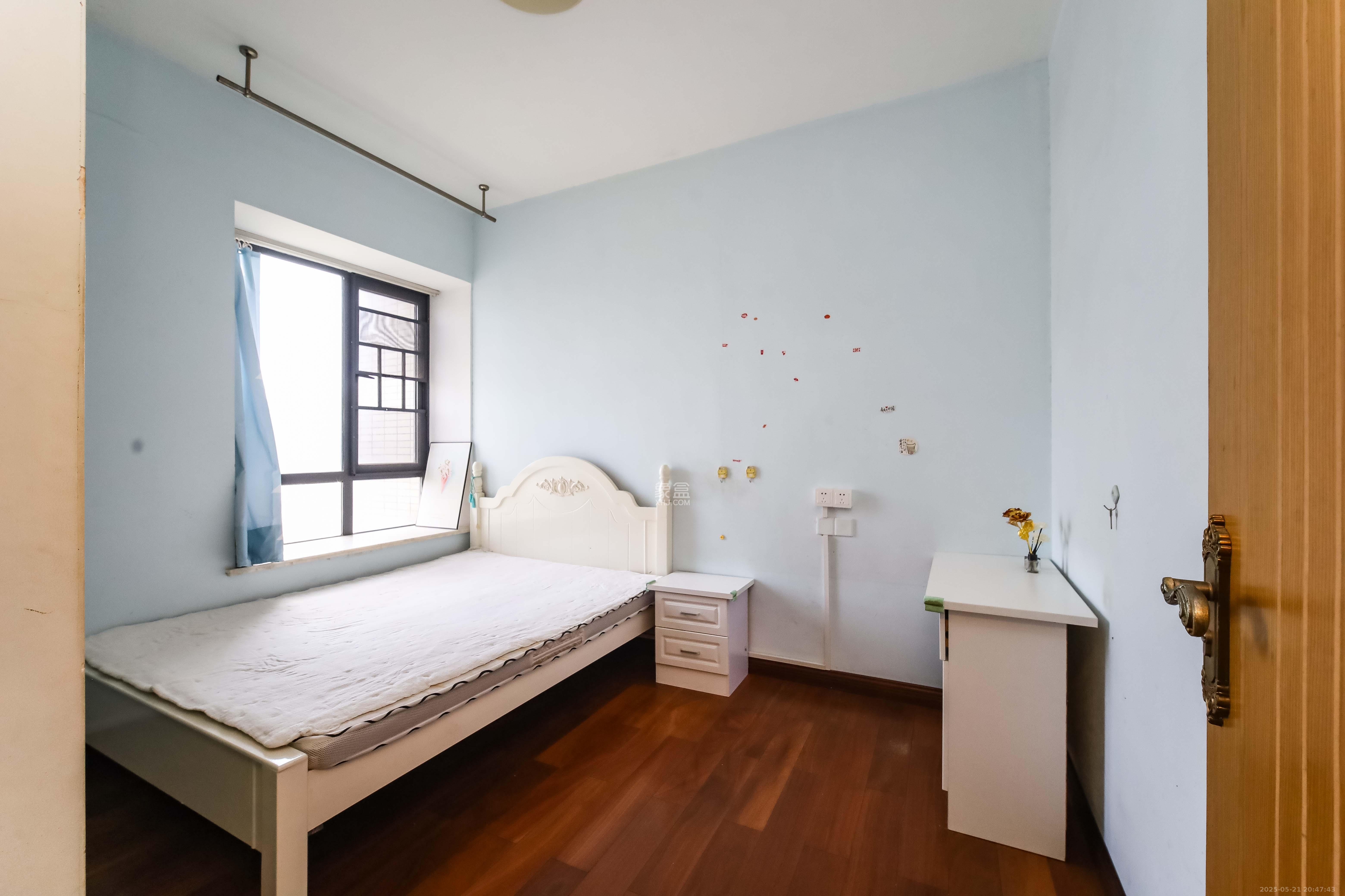 尚东紫郡  4室2厅2卫    116.0万 尚东紫郡  4室2厅2卫    116.0万卧室