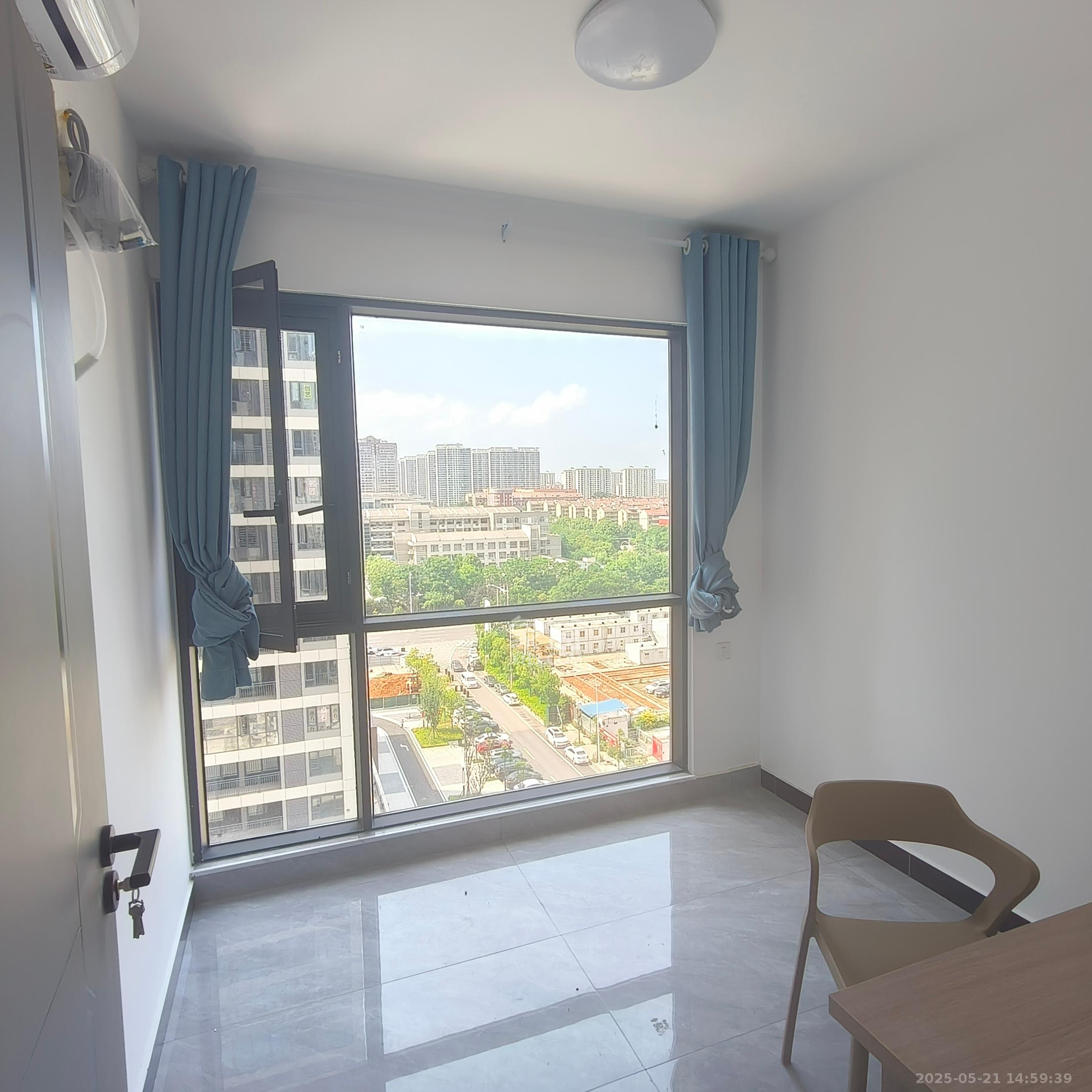 周南学府 4室2厅2卫 2700.0元/月 周南学府 4室2厅2卫 2700.0元/月室内图