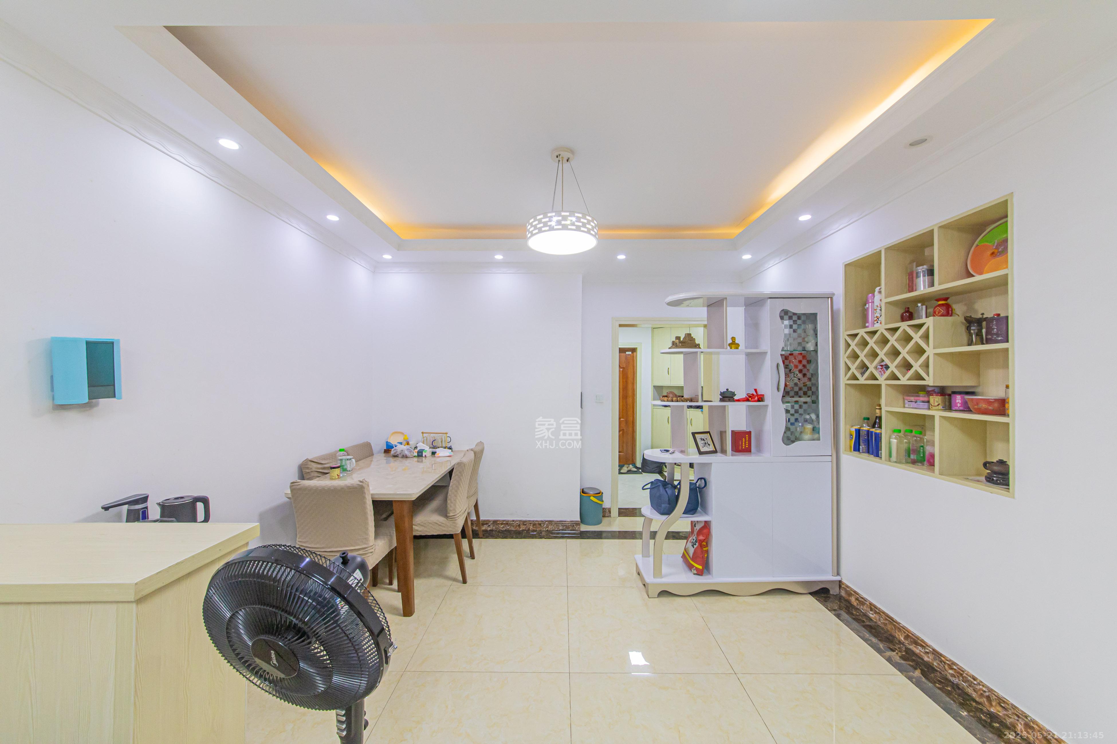 九峰远见 2室2厅1卫 90.0万 九峰远见 2室2厅1卫 90.0万客厅