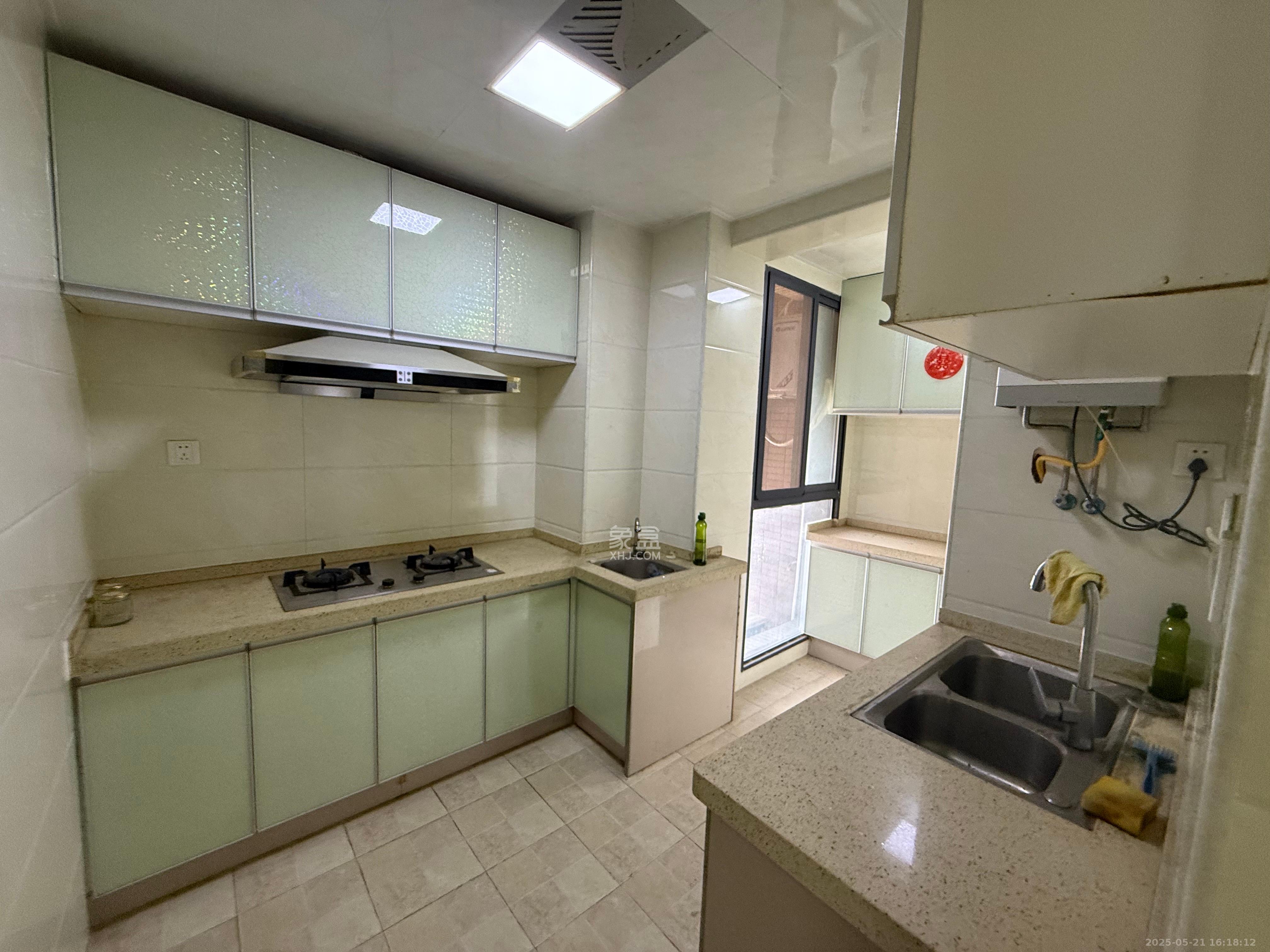 三一街区  3室2厅1卫    2100.0元/月室内图