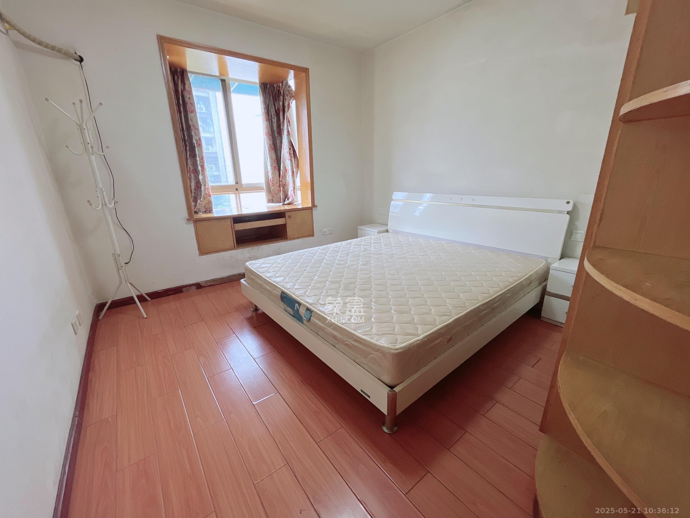 好家园  3室2厅1卫   1800.00元/月室内图
