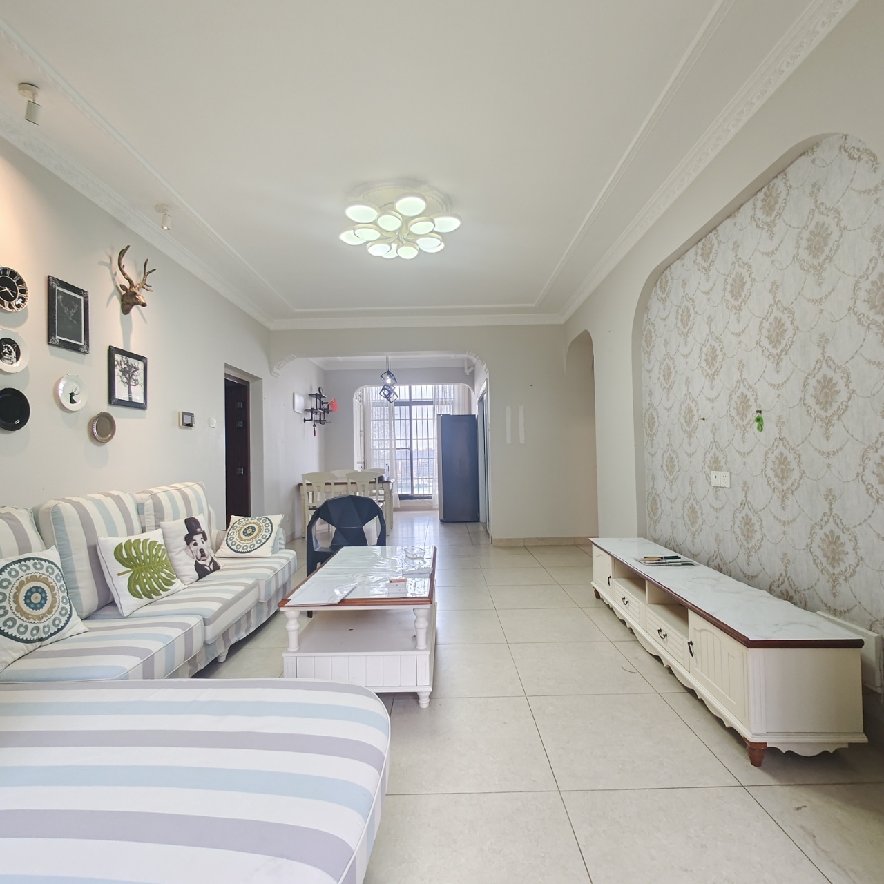 昌茂水木清华  3室2厅1卫    135.0万 昌茂水木清华  3室2厅1卫    135.0万室内图