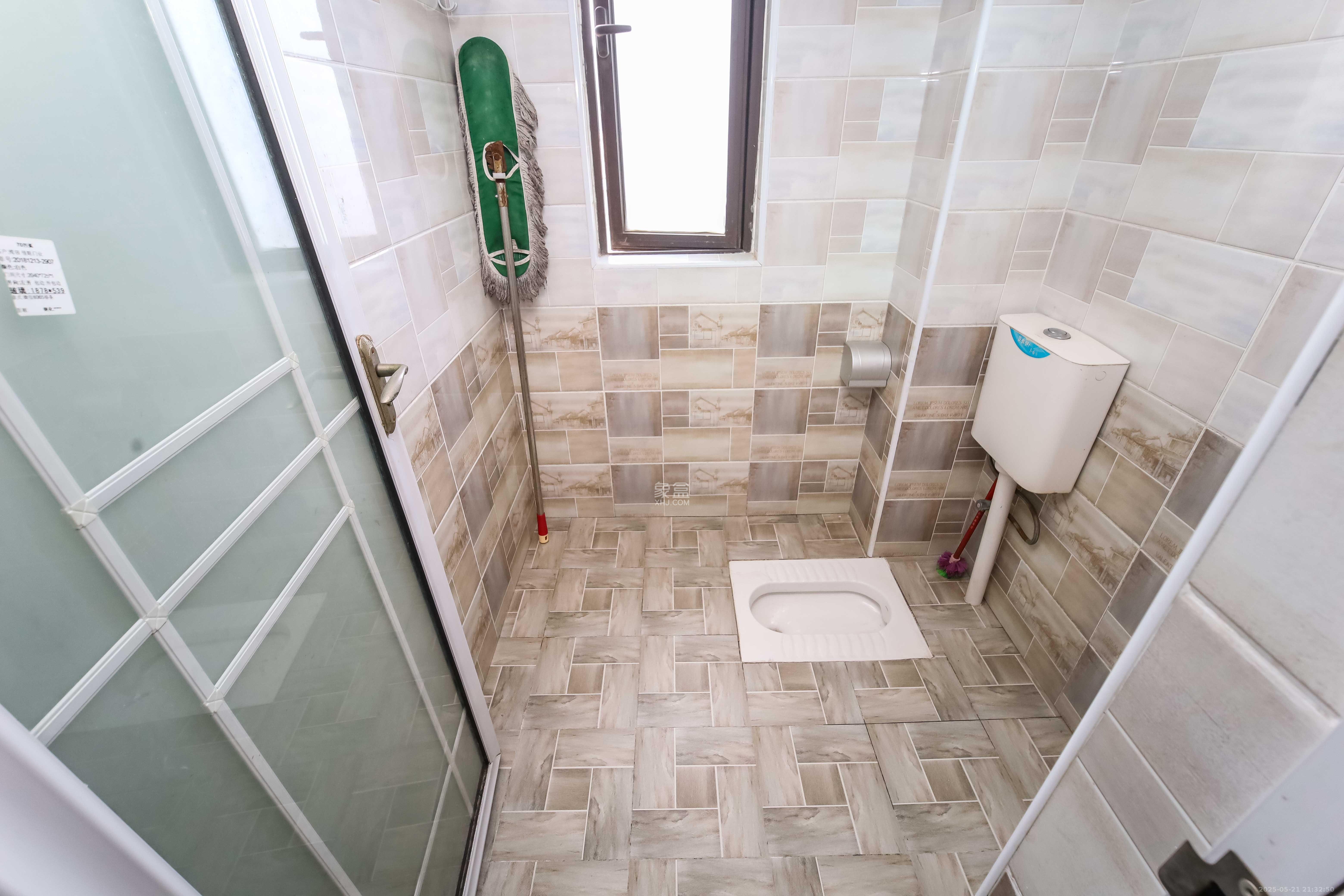 中欣楚天熙苑 1室2厅2卫 100.0万 中欣楚天熙苑 1室2厅2卫 100.0万卫生间