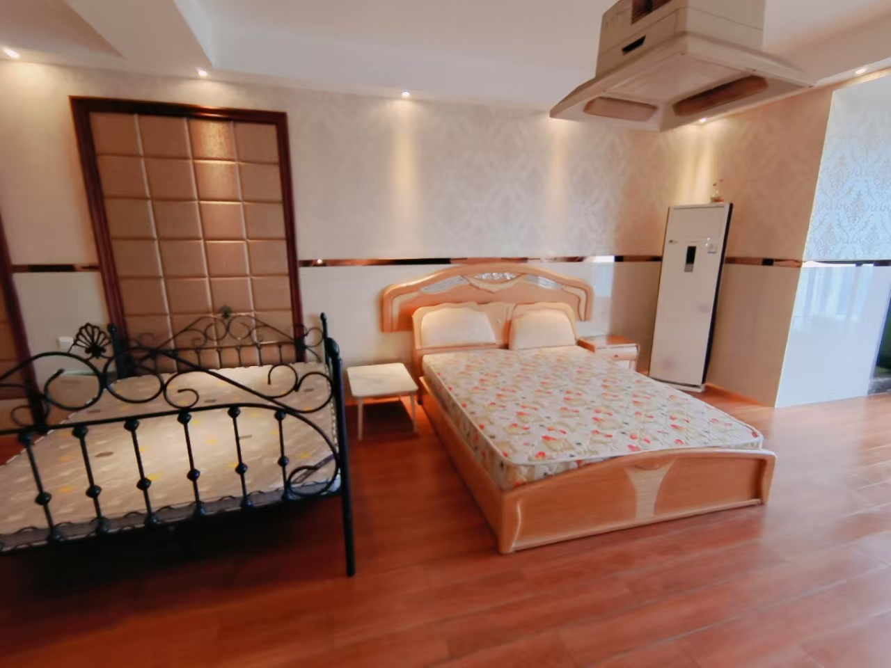 世纪嘉苑  3室2厅1卫   1800.00元/月室内图