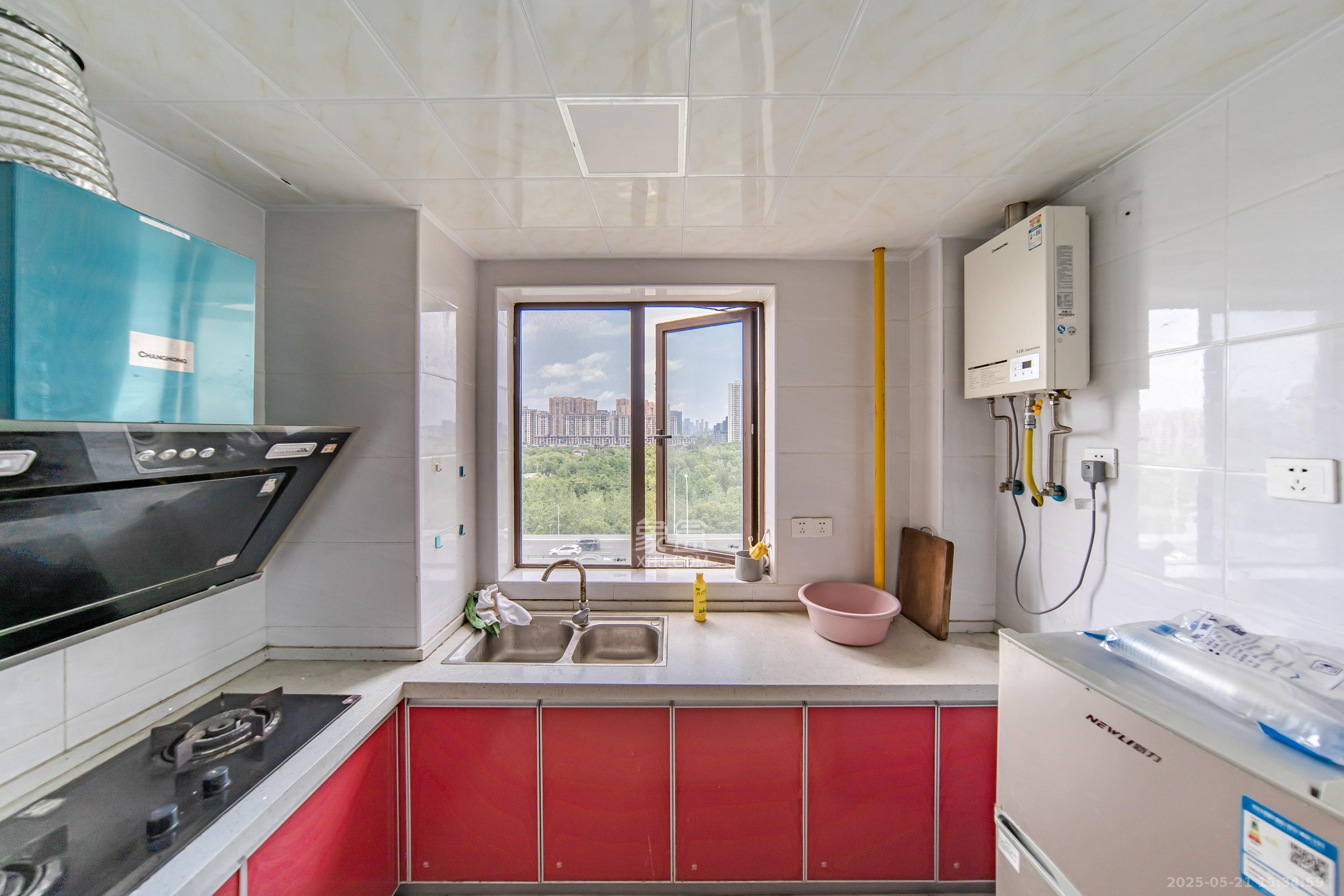 洋湖18克拉（旷远洋湖18克拉）  3室2厅2卫    100.0万厨房