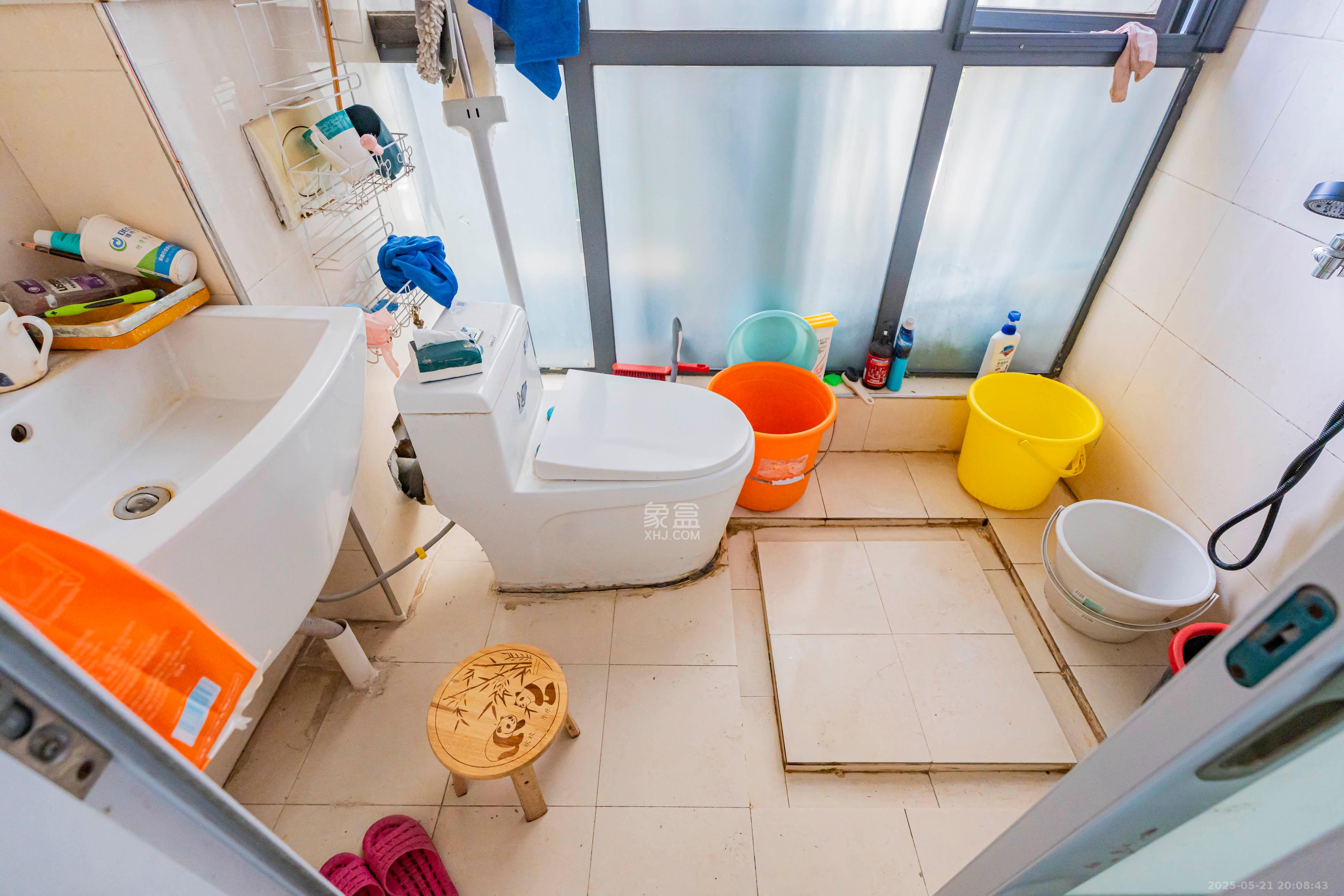 悦湖山 3室2厅1卫 80.0万 悦湖山 3室2厅1卫 80.0万卫生间