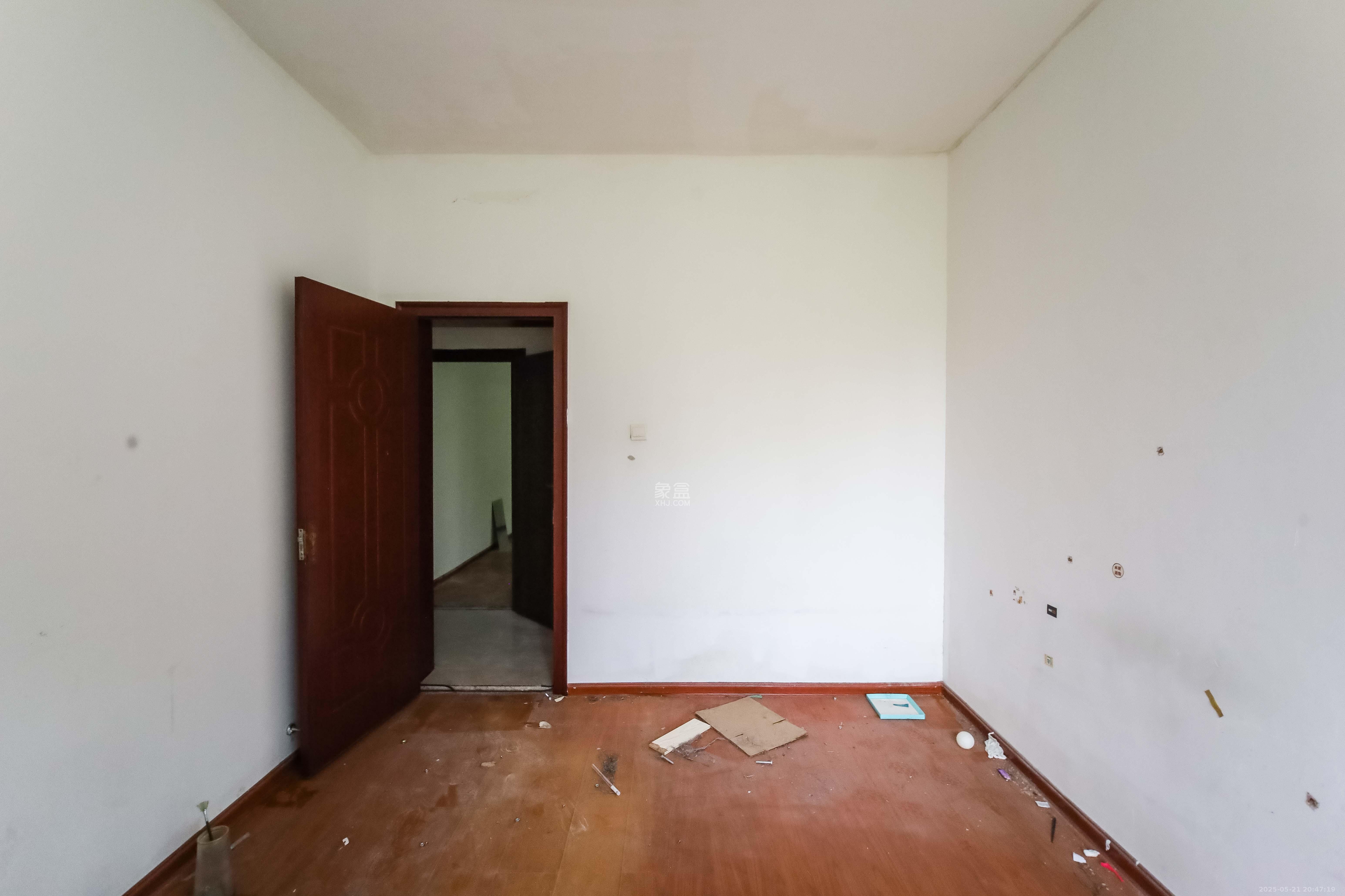 长房东郡  4室2厅2卫    210.0万 长房东郡  4室2厅2卫    210.0万卧室