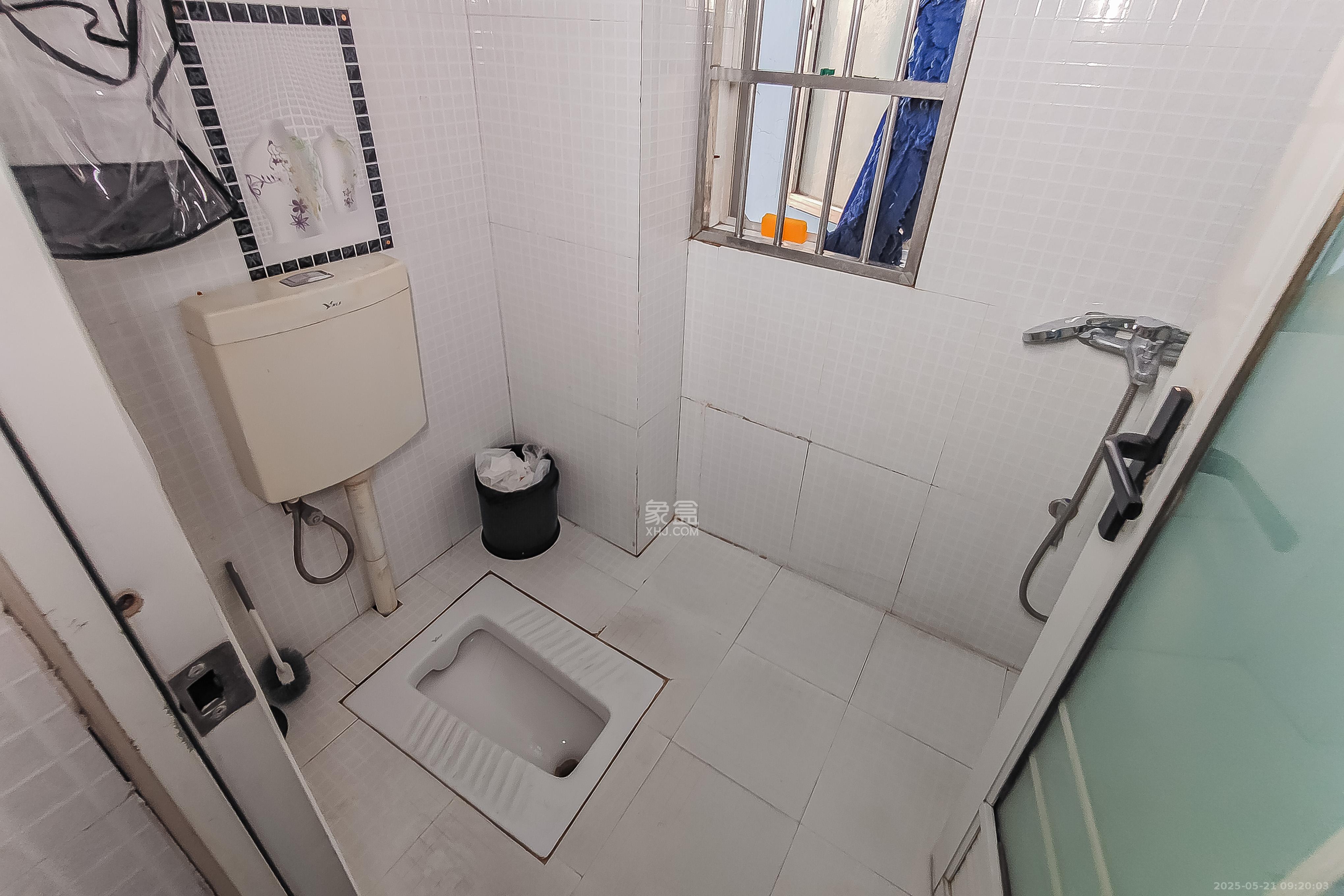 君临国际 3室2厅1卫 160.7万 君临国际 3室2厅1卫 160.7万卫生间