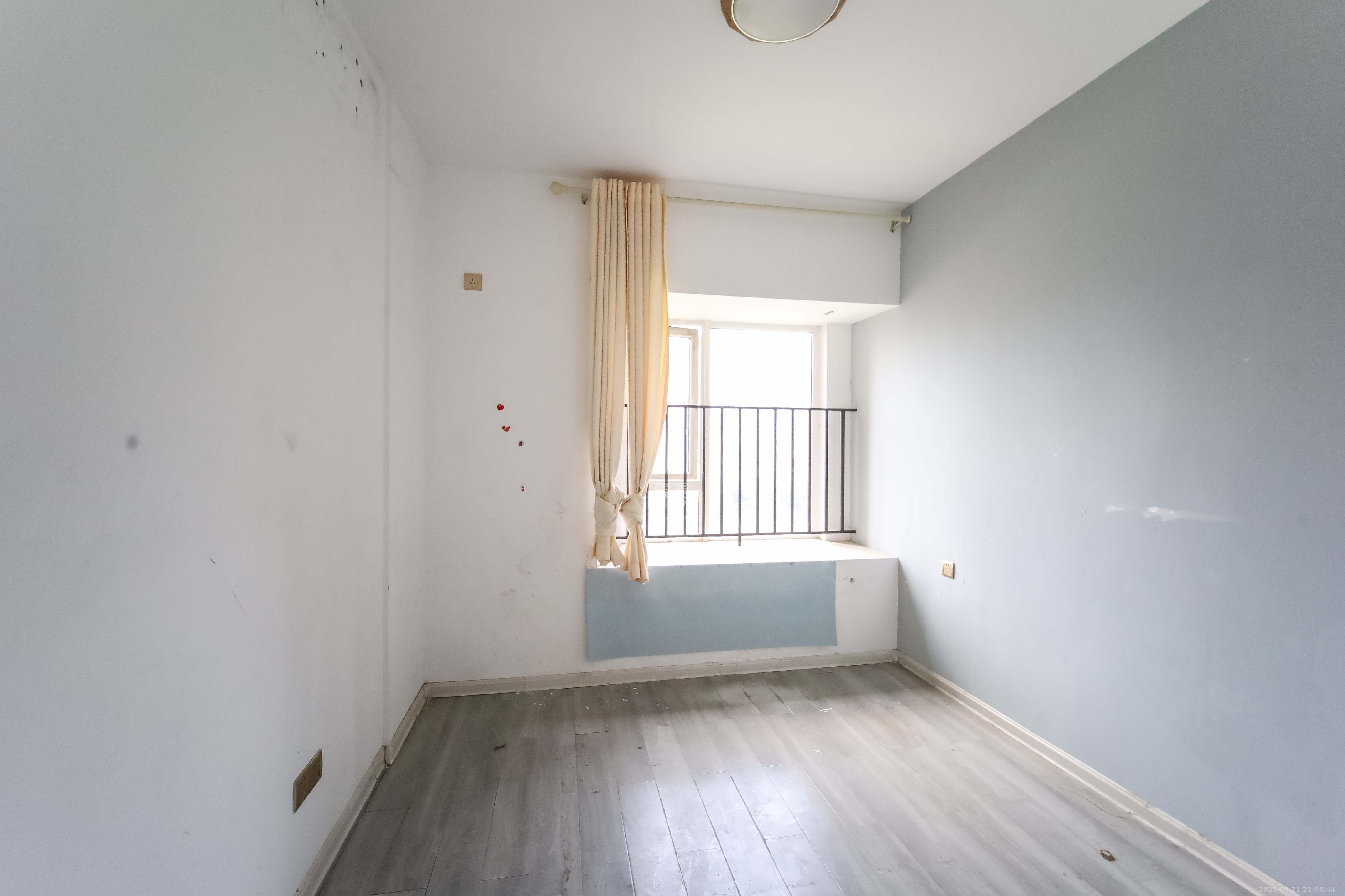 金地格林公馆  3室2厅2卫    115.0万 金地格林公馆  3室2厅2卫    115.0万卧室