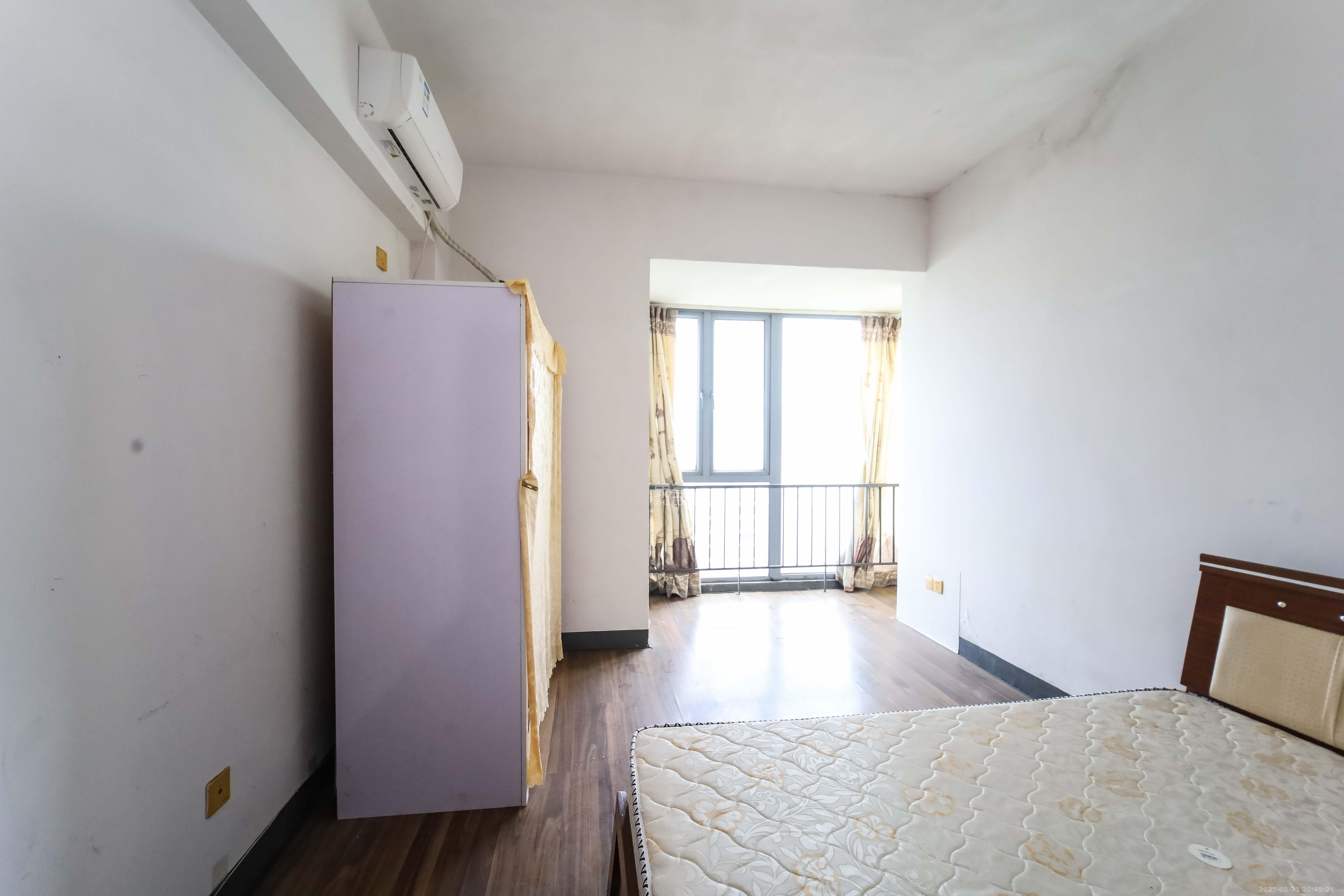 银港水晶城  2室2厅1卫    66.0万 银港水晶城  2室2厅1卫    66.0万卧室