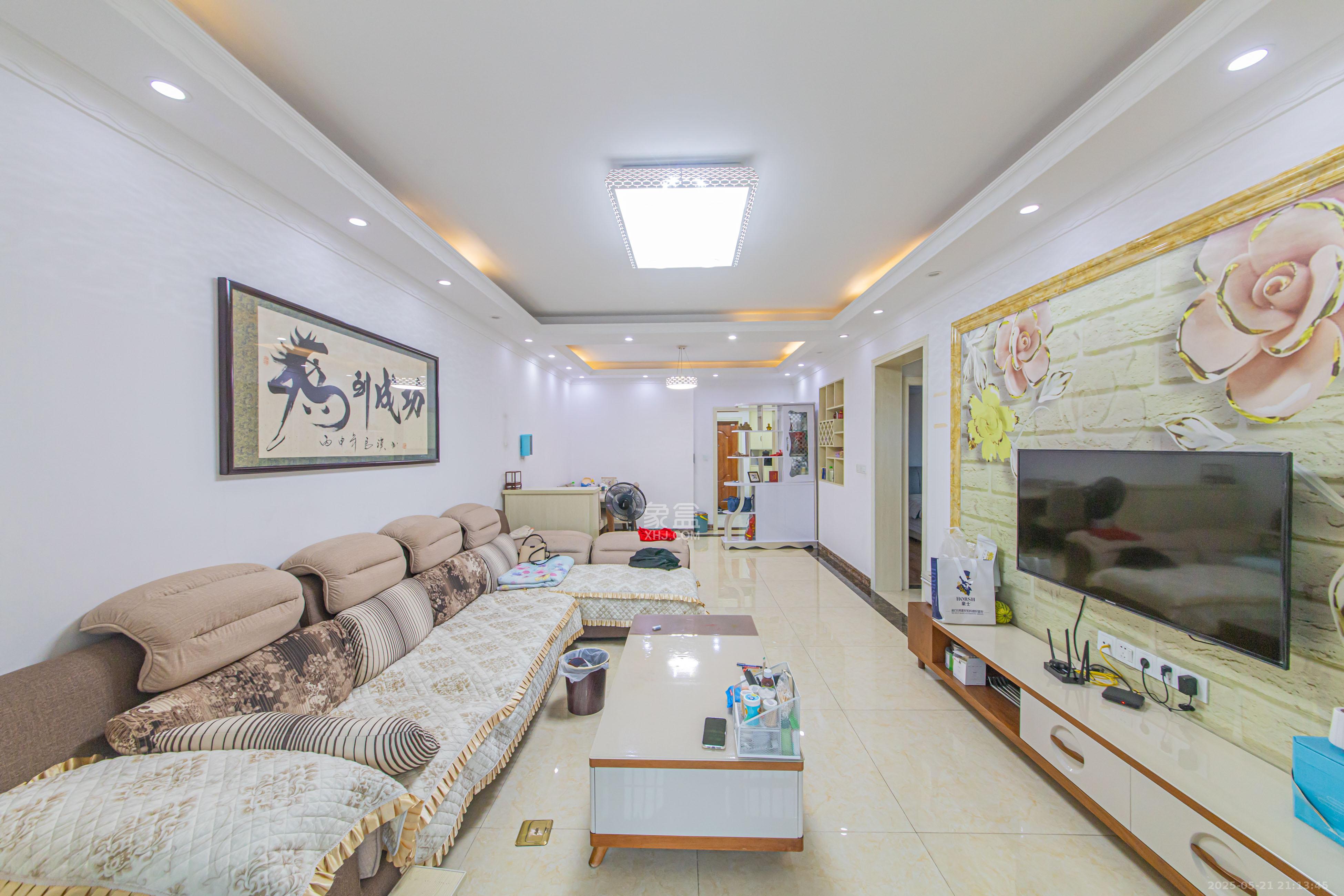 九峰远见 2室2厅1卫 90.0万 九峰远见 2室2厅1卫 90.0万客厅