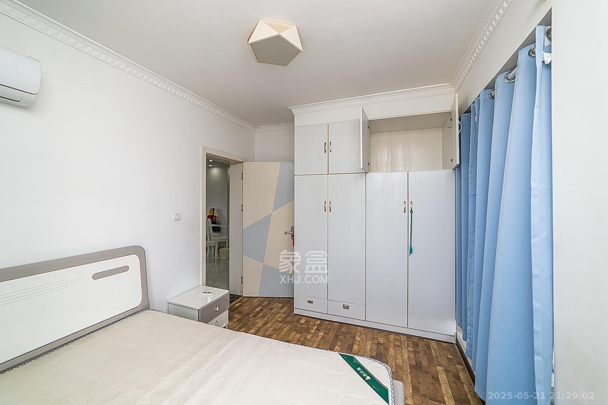 泰龙华府 3室2厅1卫 65.0万 泰龙华府 3室2厅1卫 65.0万卧室