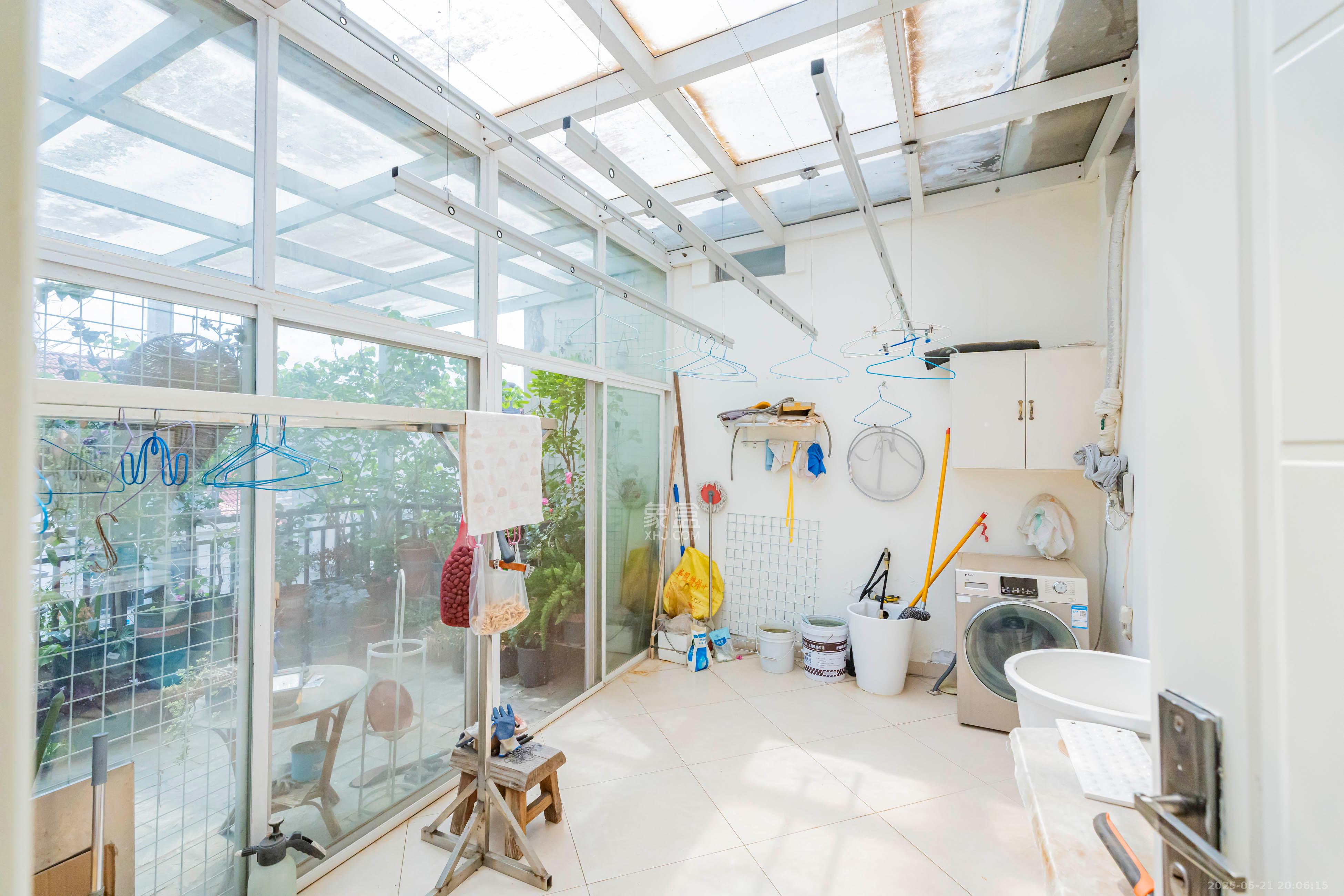 御景龙城  6室3厅4卫    238.0万 御景龙城  6室3厅4卫    238.0万阳台