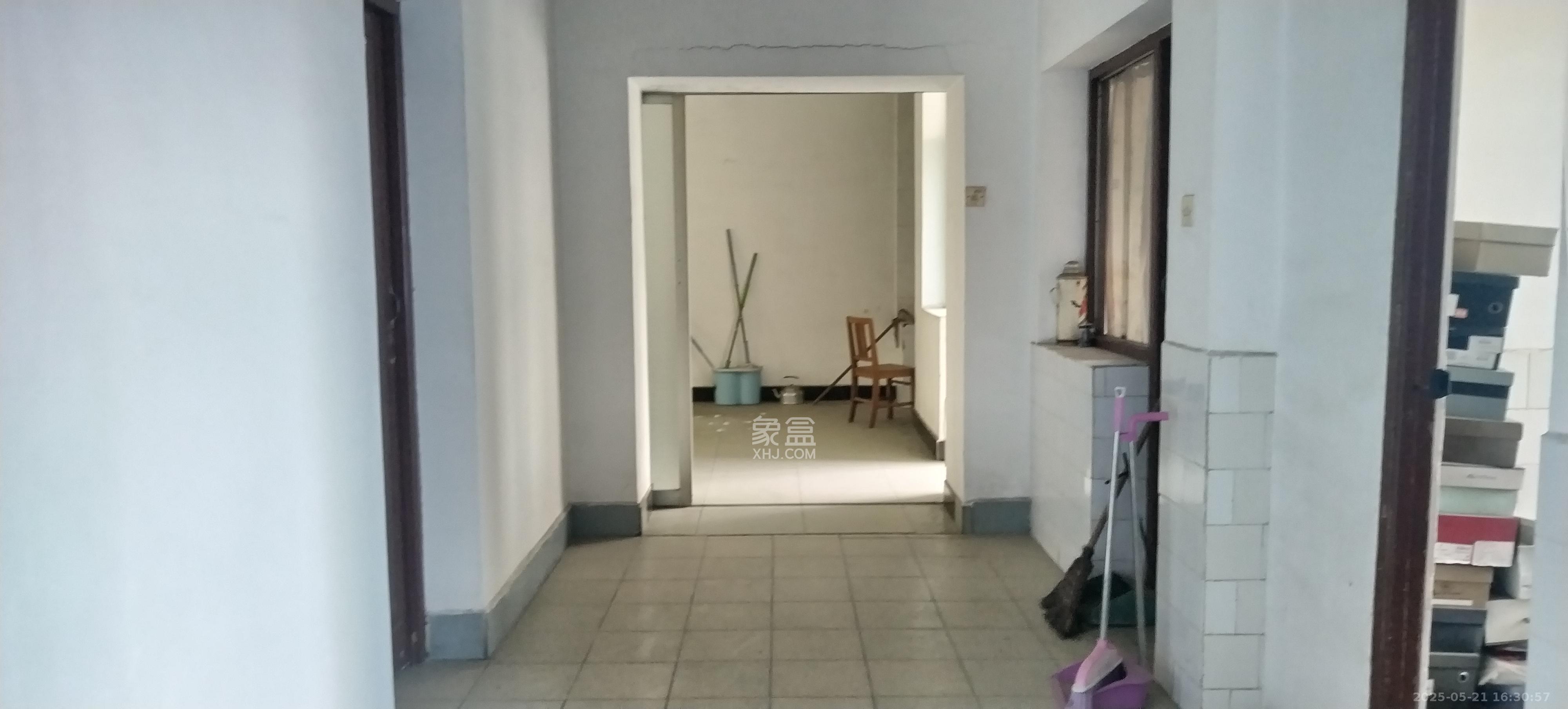 林科大教师单位房 3室2厅1卫 1500.0元/月 林科大教师单位房 3室2厅1卫 1500.0元/月室内图