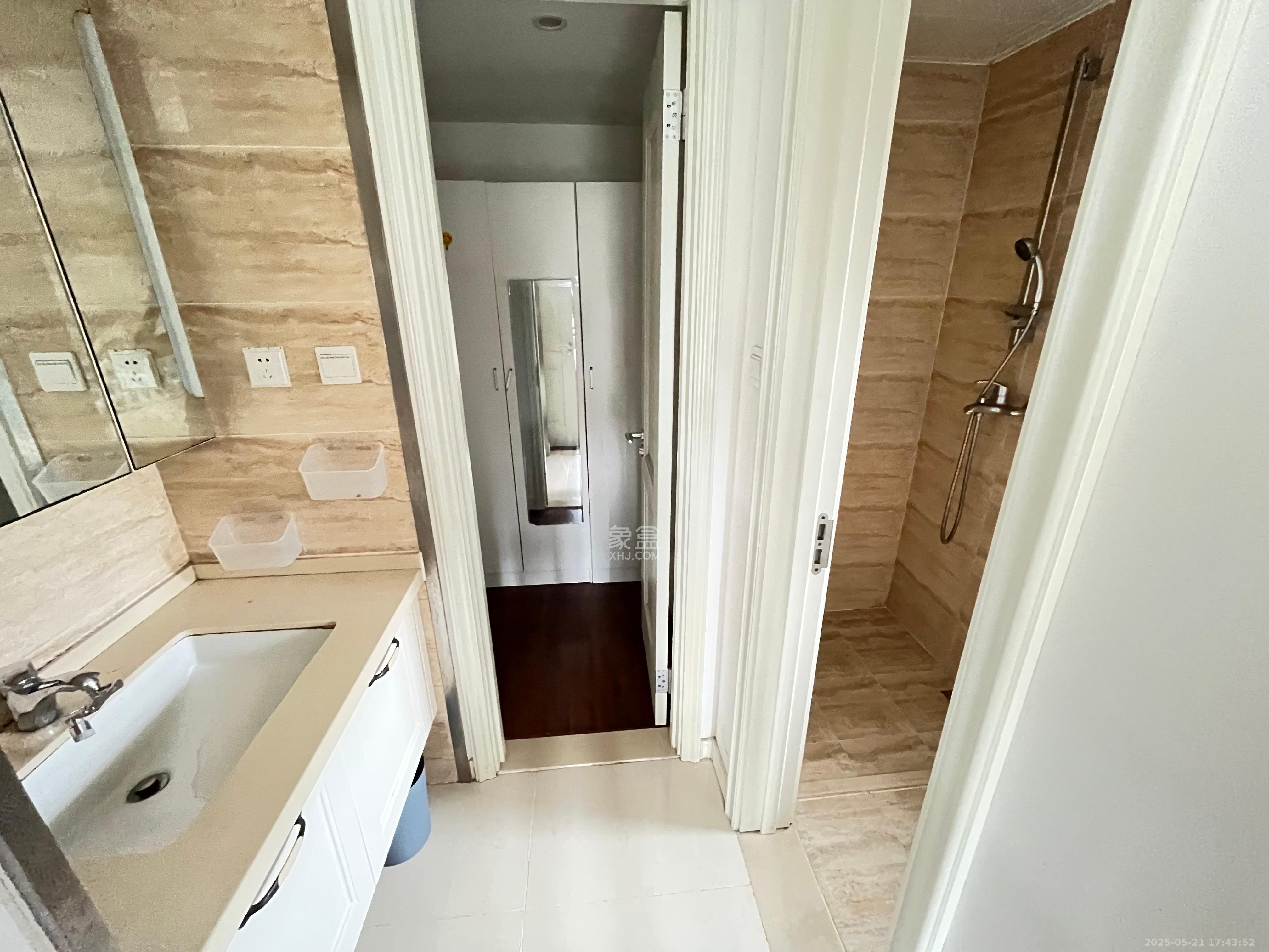 万科魅力之城观澜里 3室2厅2卫 2100.0元/月 万科魅力之城观澜里 3室2厅2卫 2100.0元/月室内图