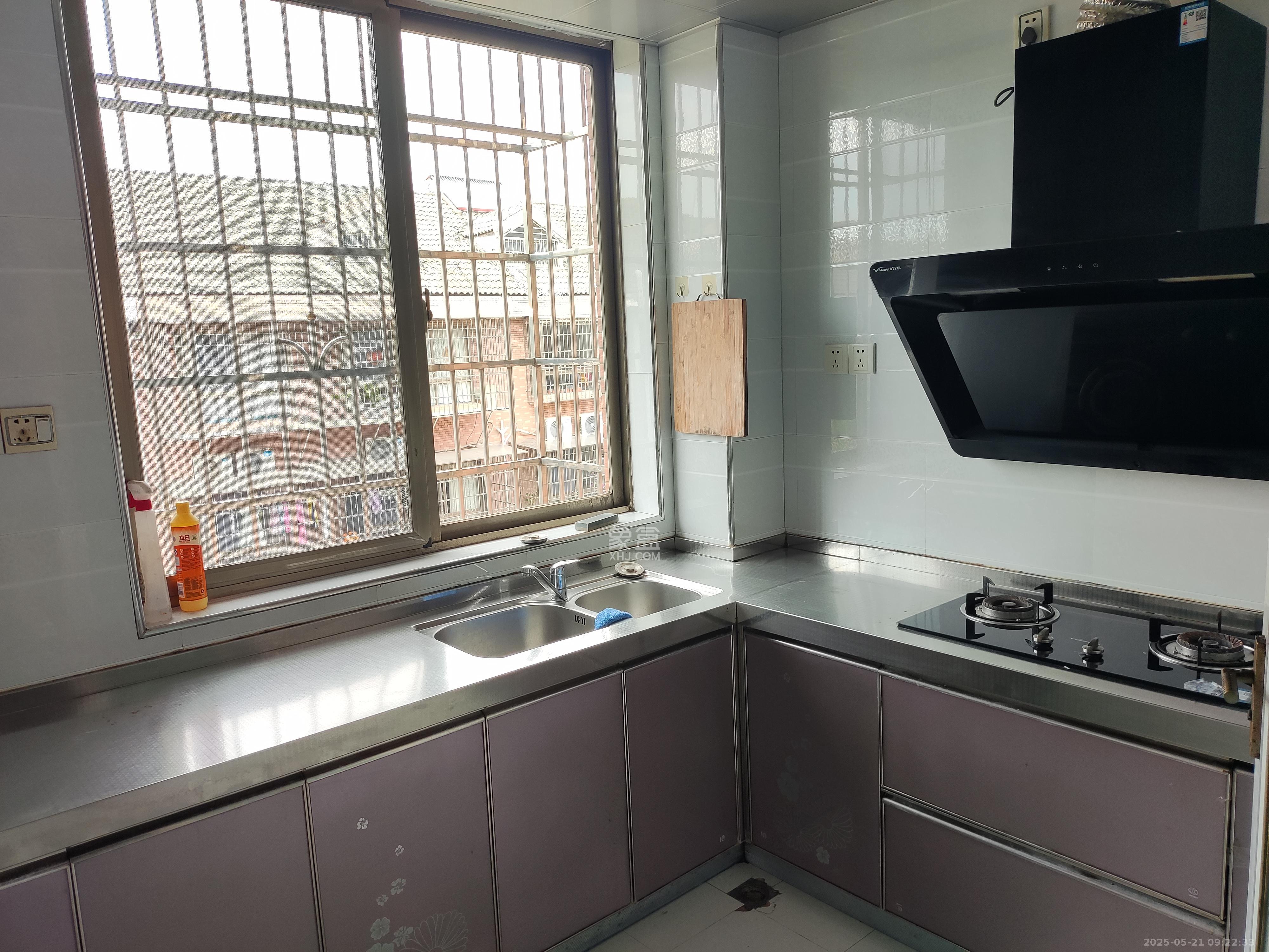 新路小区 3室2厅2卫 1800.0元/月 新路小区 3室2厅2卫 1800.0元/月室内图