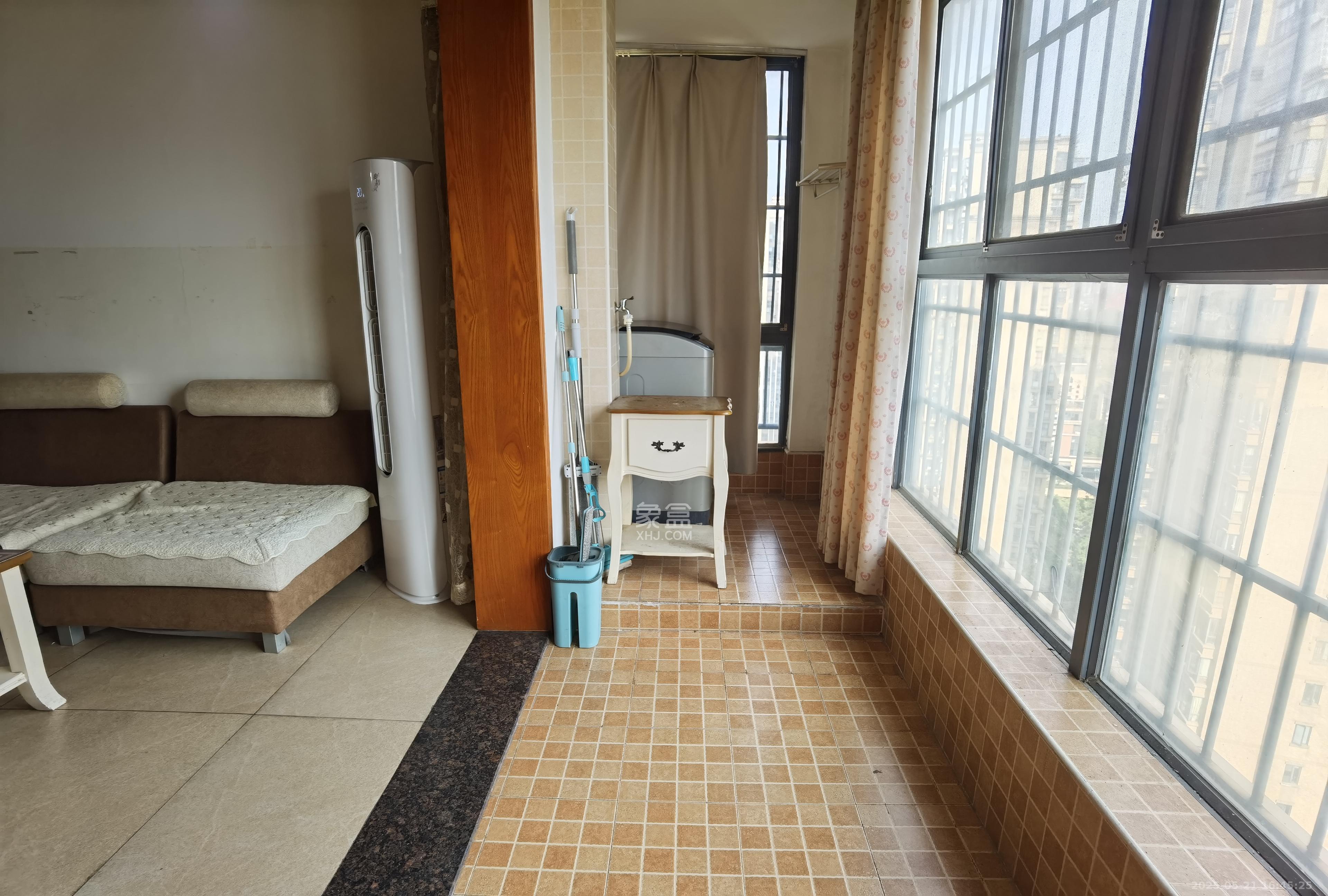 中建麓山和苑  3室2厅1卫   1750.00元/月室内图