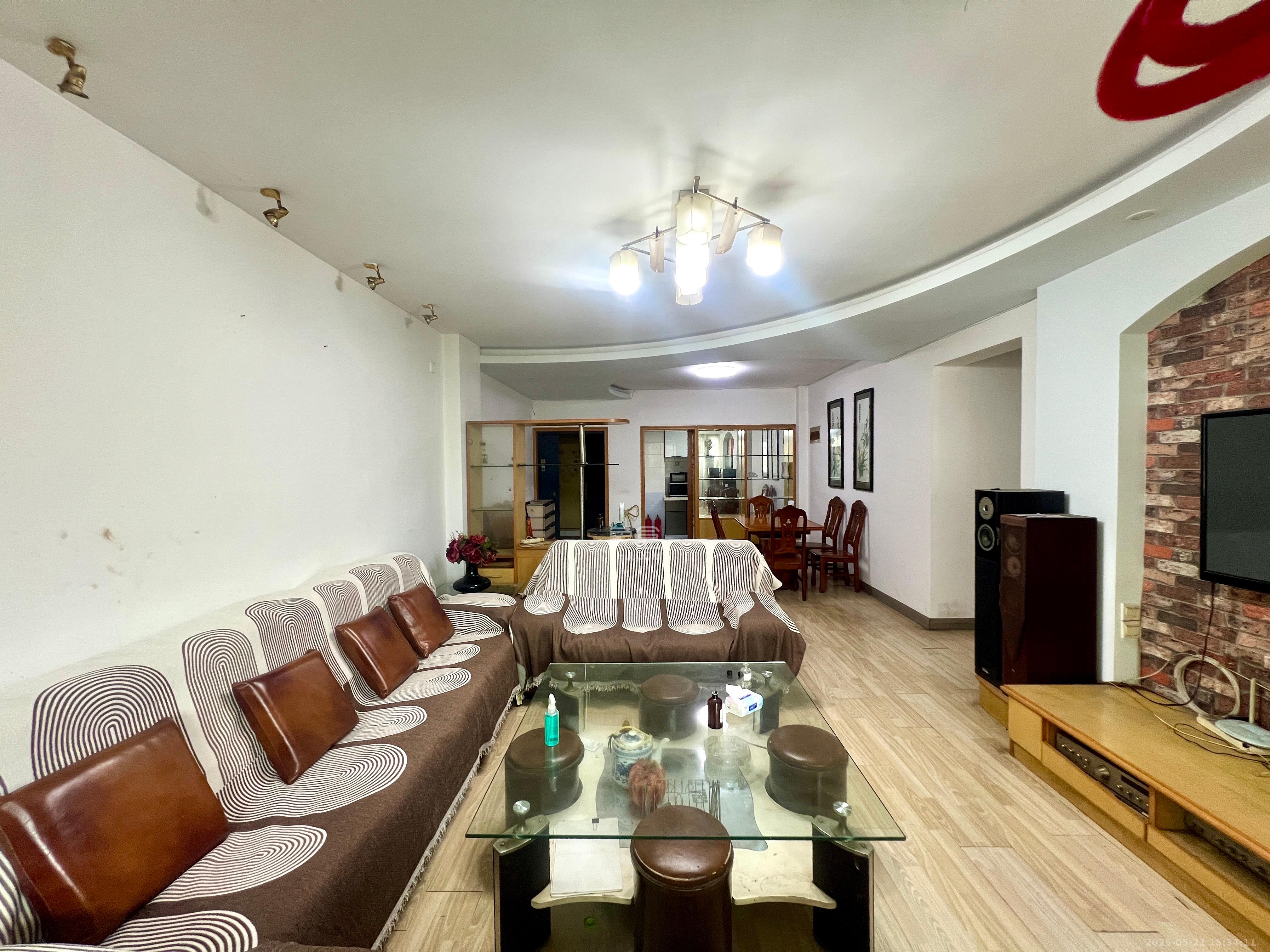 今利园 3室2厅2卫 2100.0元/月 今利园 3室2厅2卫 2100.0元/月室内图