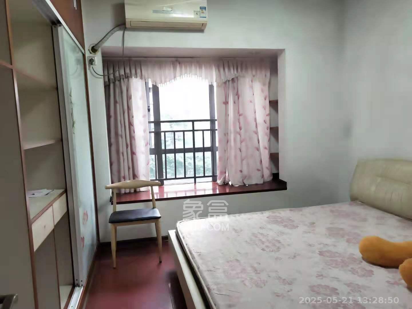 上海城小区  2室2厅1卫   2000.00元/月室内图1