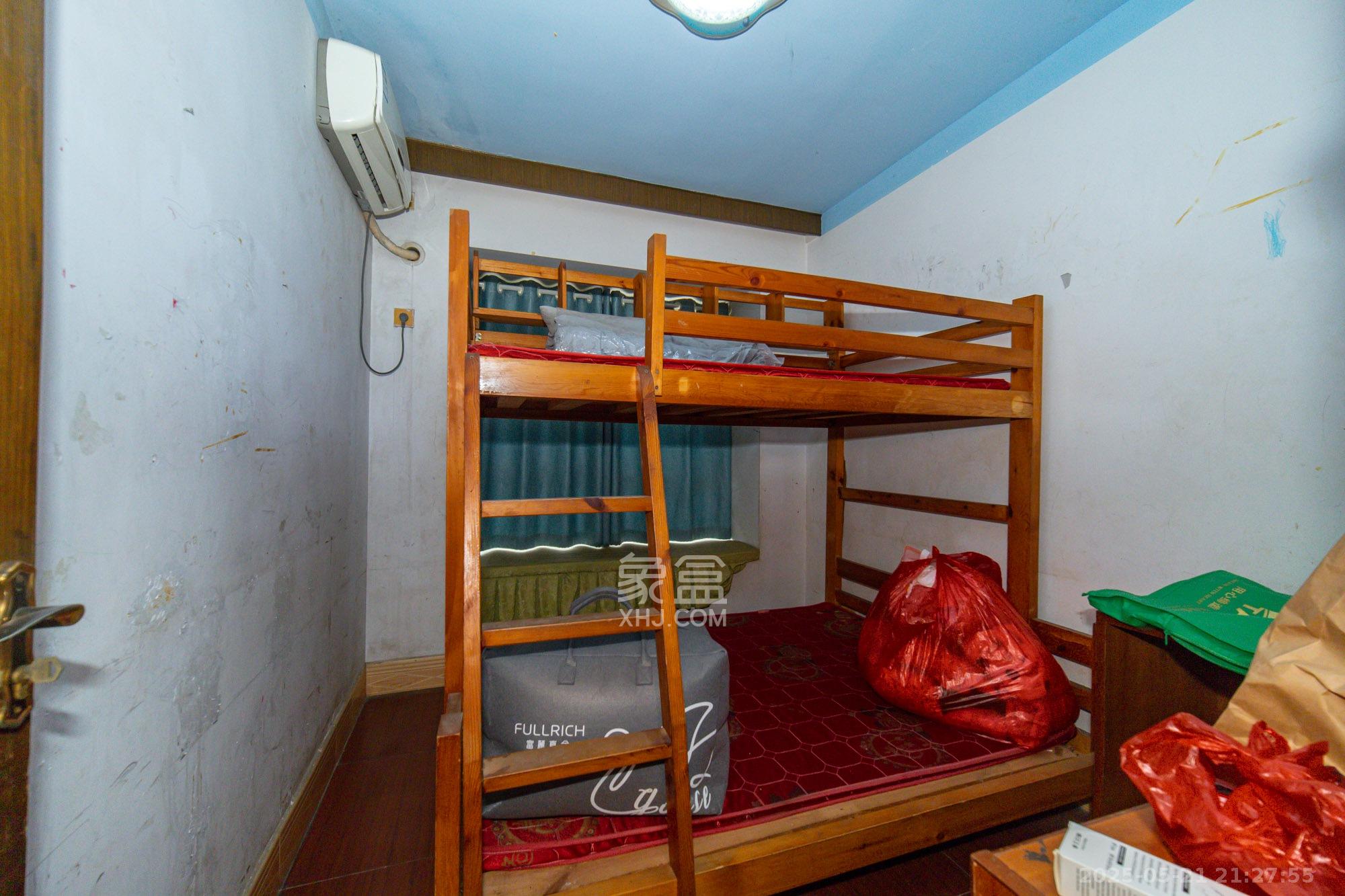 星兴佳园  3室2厅2卫    49.8万 星兴佳园  3室2厅2卫    49.8万卧室