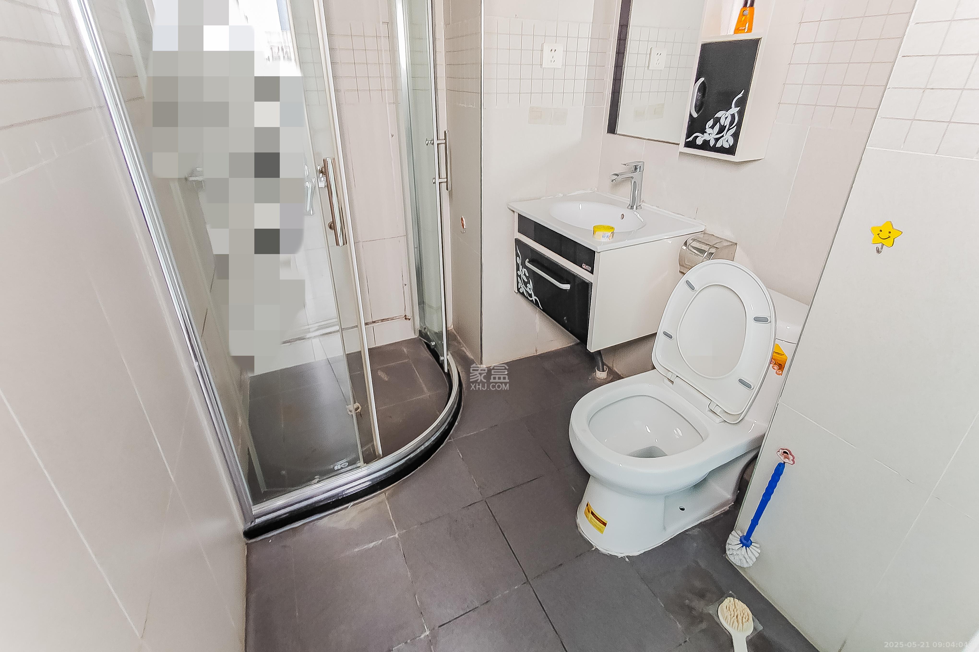 宏景名厦 2室1厅2卫 52.0万 宏景名厦 2室1厅2卫 52.0万卫生间