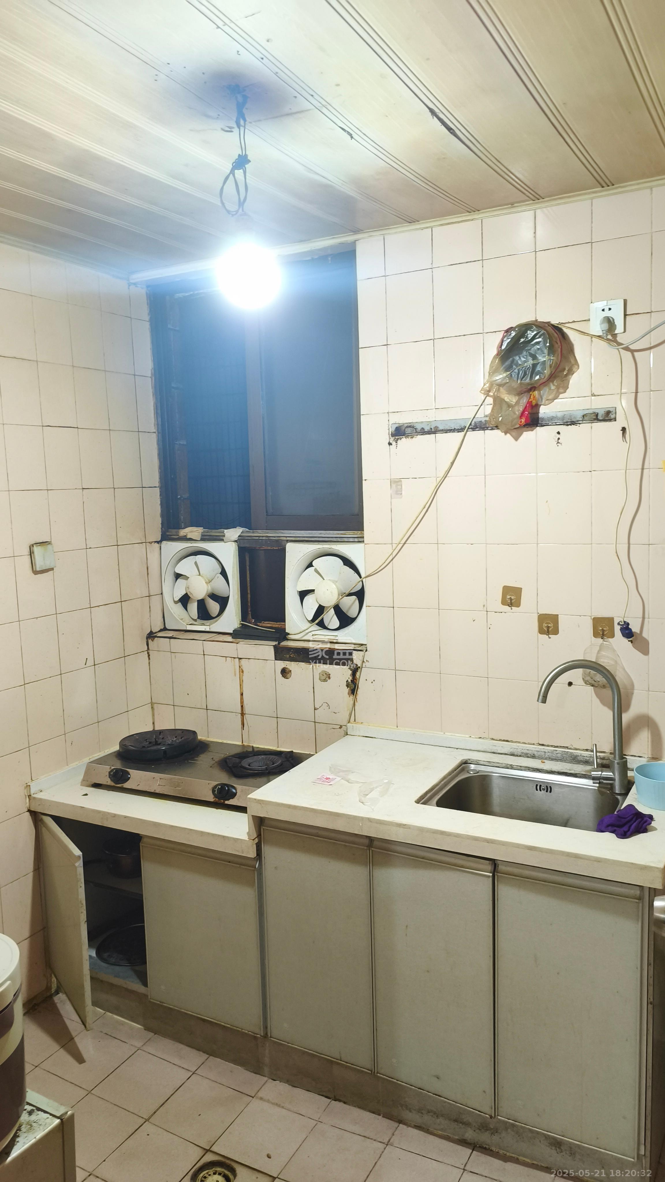 新富城  2室1厅1卫   1900.00元/月室内图