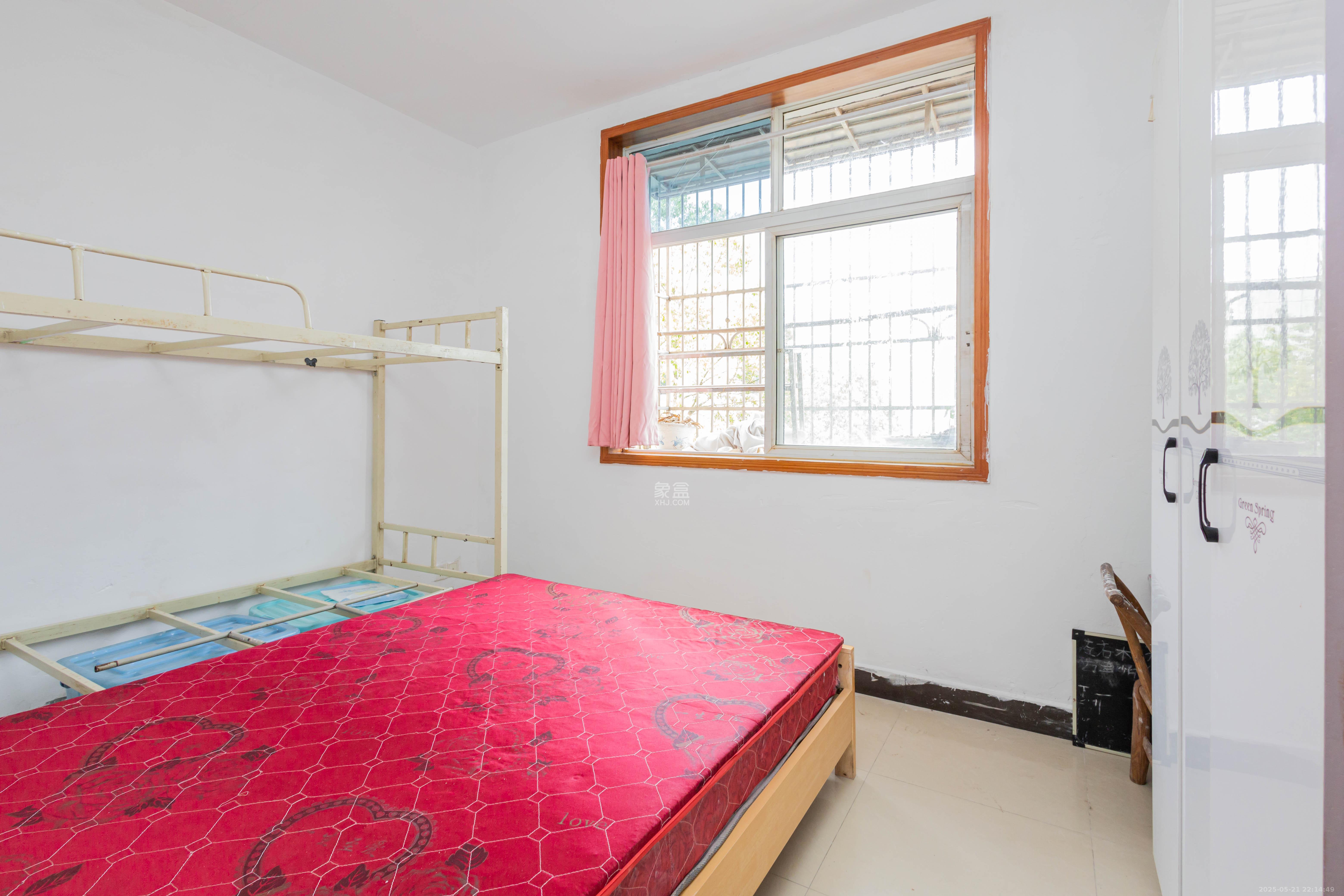 泉塘小区  1室1厅1卫    25.8万卧室