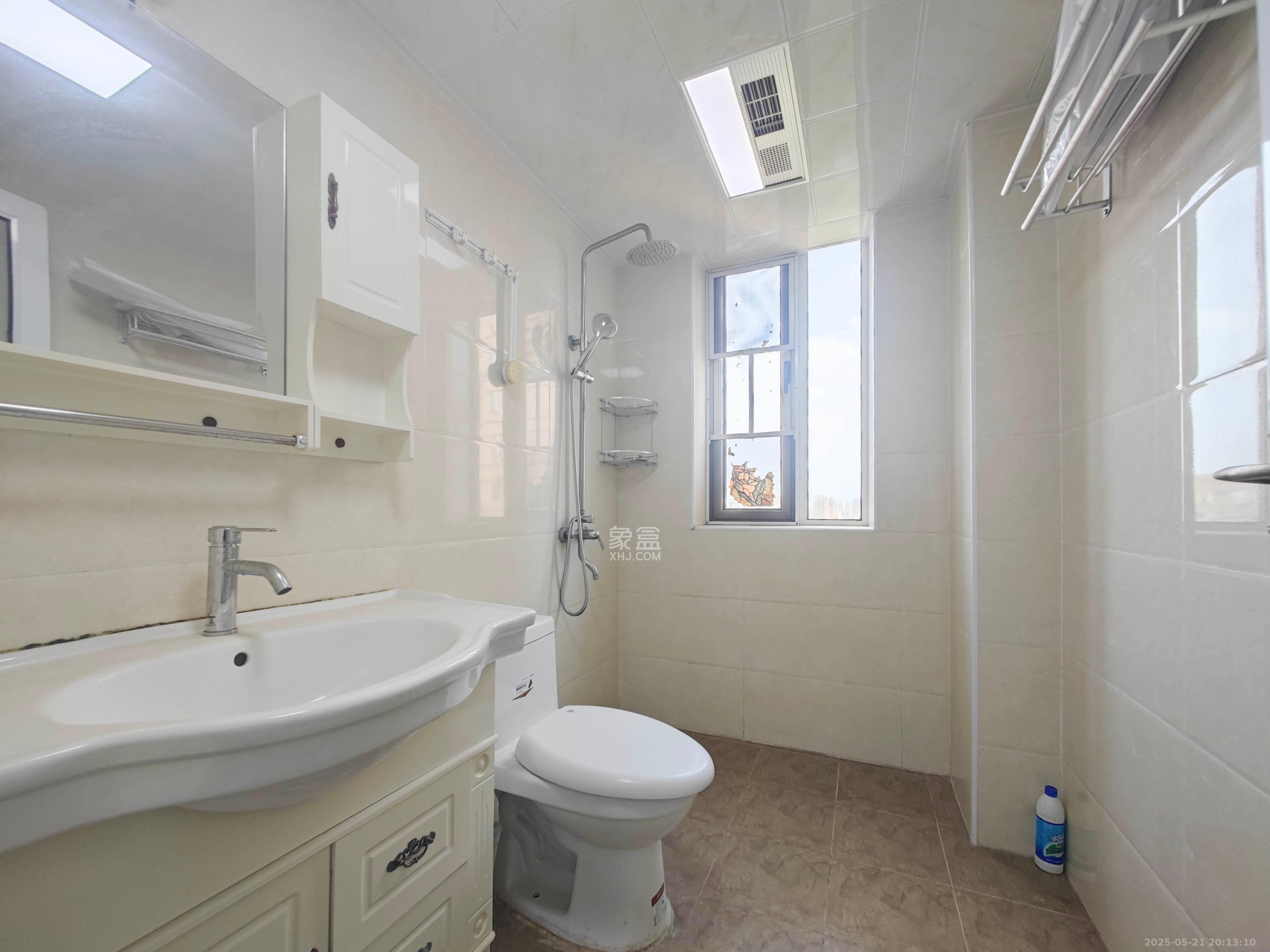 五矿万境水岸一期(万境水岸嘉苑) 3室2厅2卫 135.8万 五矿万境水岸一期(万境水岸嘉苑) 3室2厅2卫 135.8万卫生间