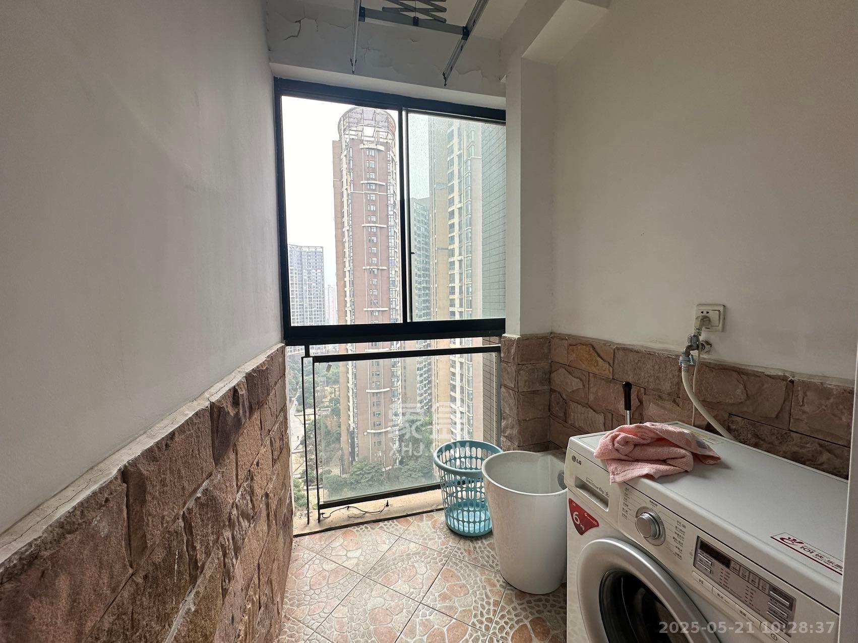 藏珑湖上国际花园 1室2厅1卫 3500.0元/月 藏珑湖上国际花园 1室2厅1卫 3500.0元/月室内图