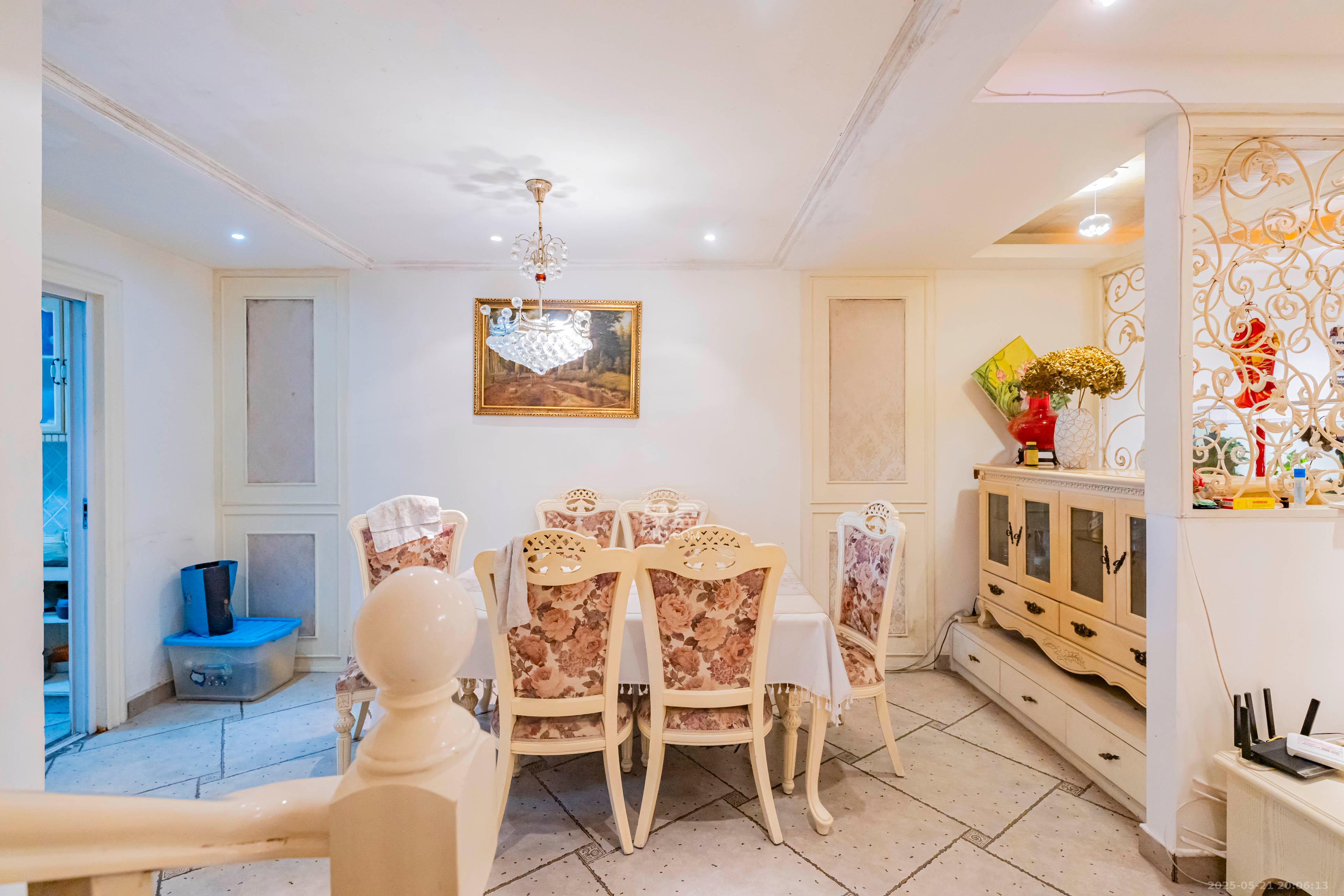 御景龙城  6室3厅4卫    238.0万 御景龙城  6室3厅4卫    238.0万客厅