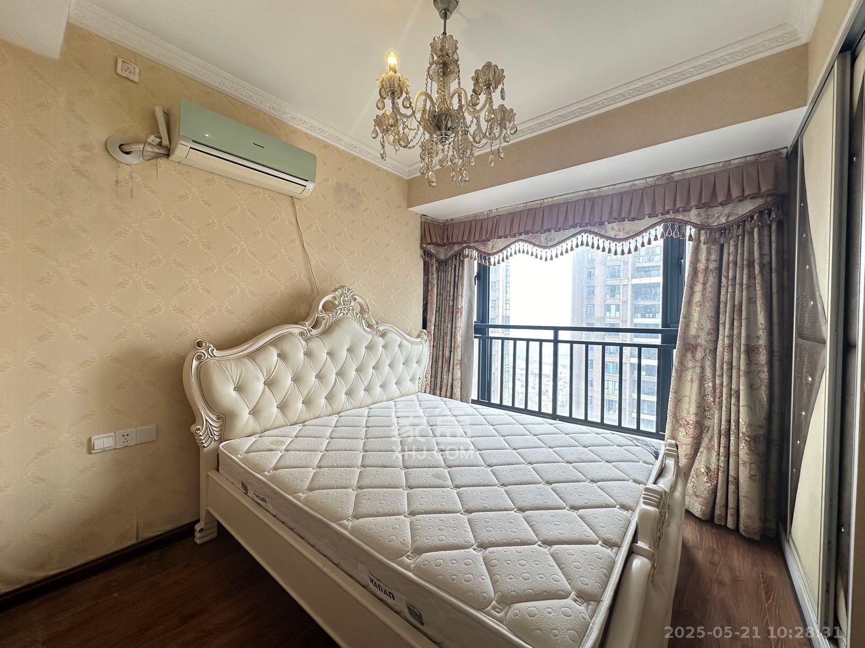 藏珑湖上国际花园 1室2厅1卫 3500.0元/月 藏珑湖上国际花园 1室2厅1卫 3500.0元/月室内图