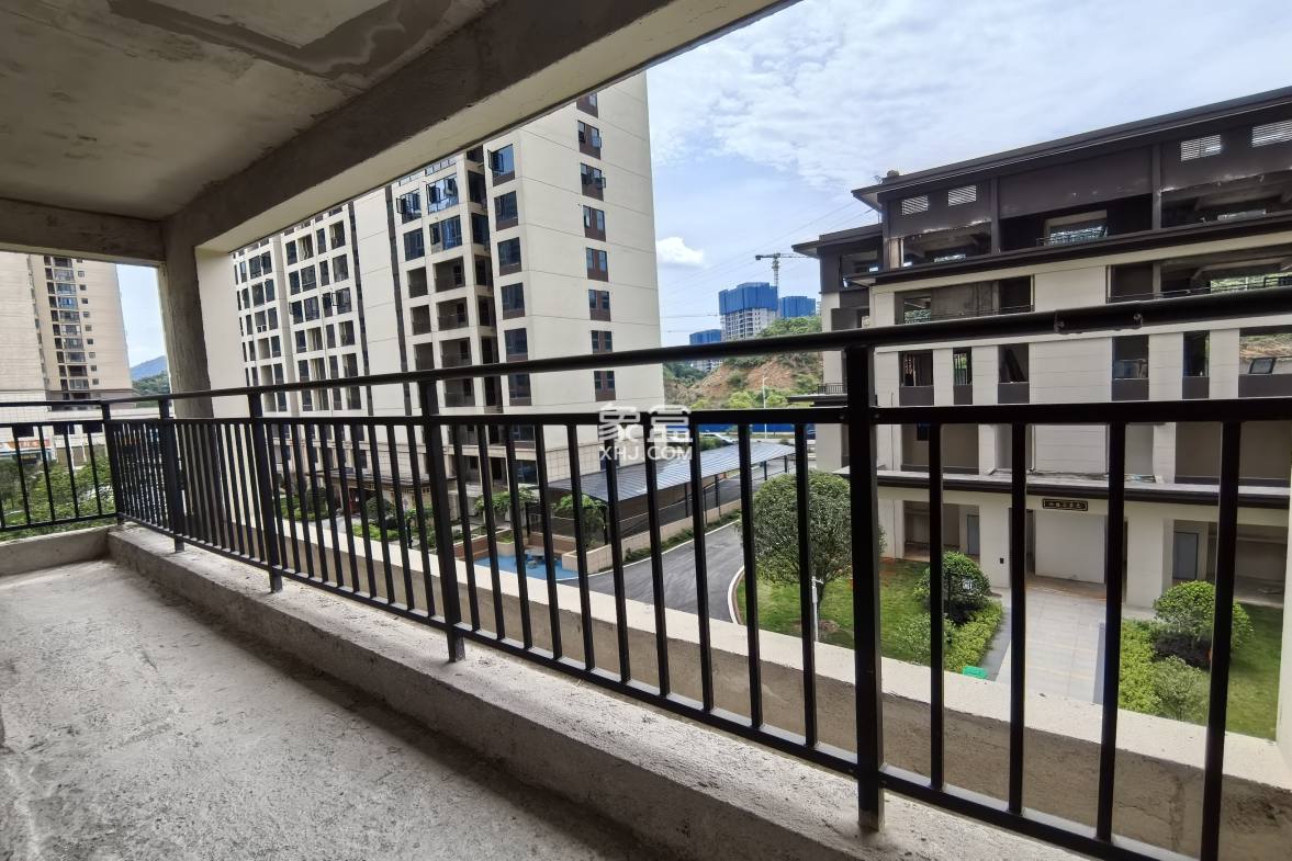 百弘学府城三期 1室0厅0卫 83.8万 百弘学府城三期 1室0厅0卫 83.8万客厅