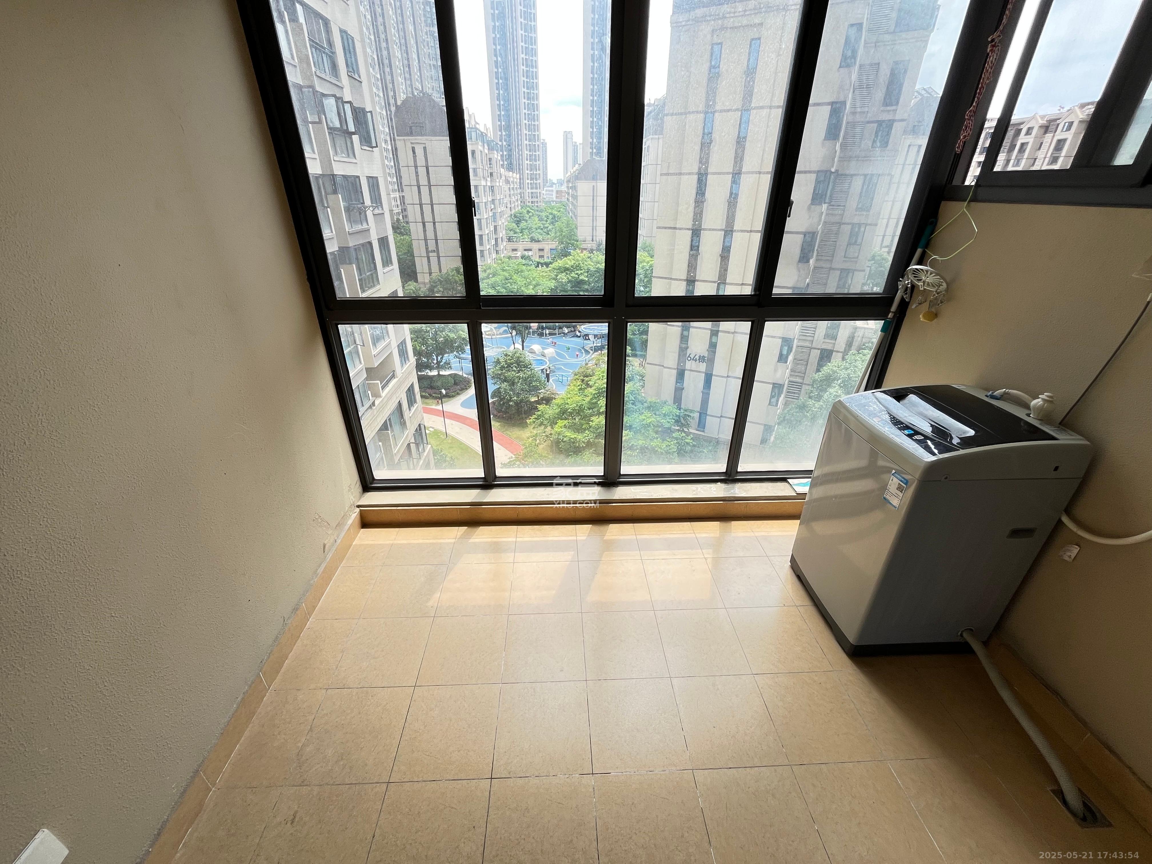 万科魅力之城观澜里 3室2厅2卫 2100.0元/月 万科魅力之城观澜里 3室2厅2卫 2100.0元/月室内图