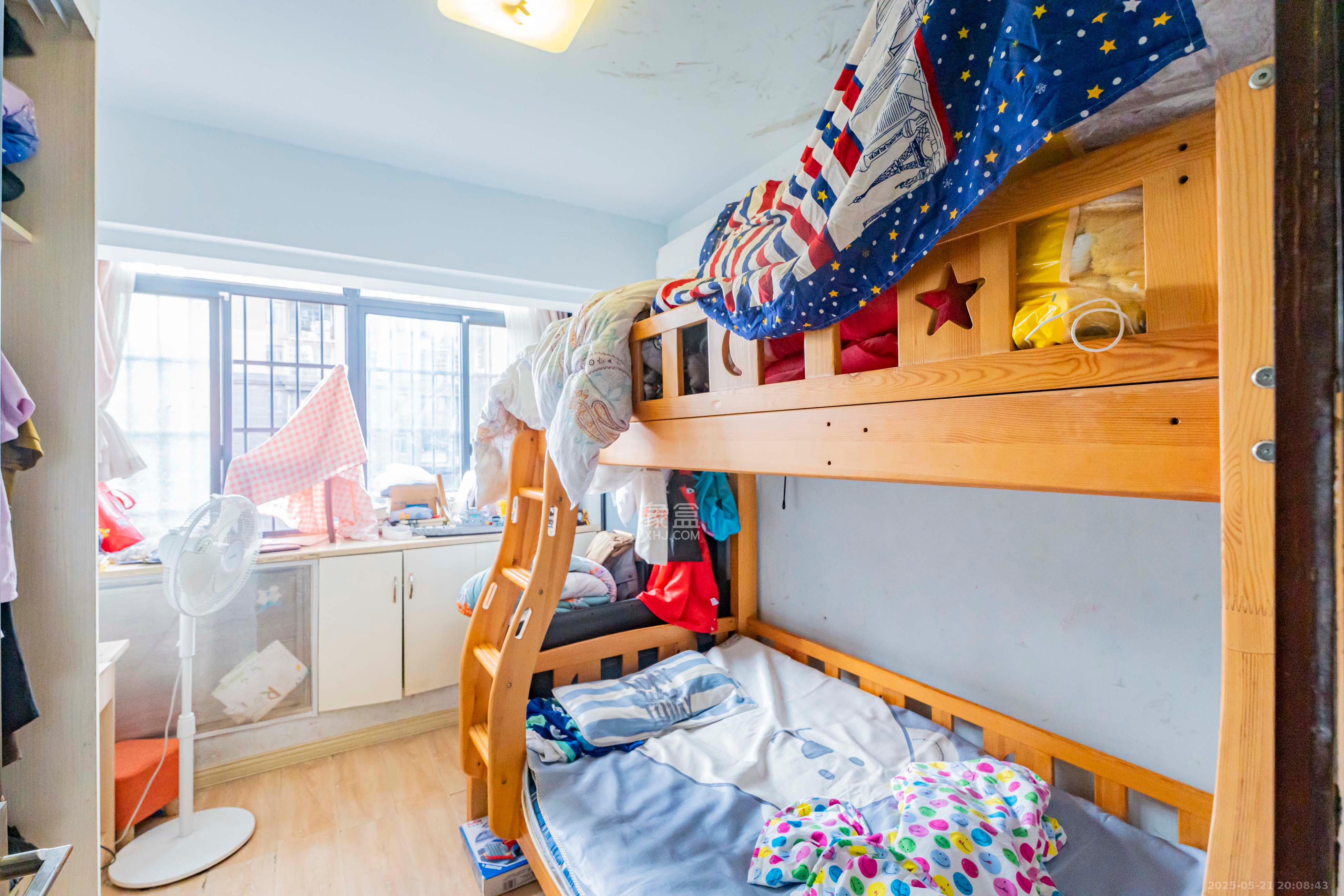 悦湖山 3室2厅1卫 80.0万 悦湖山 3室2厅1卫 80.0万卧室