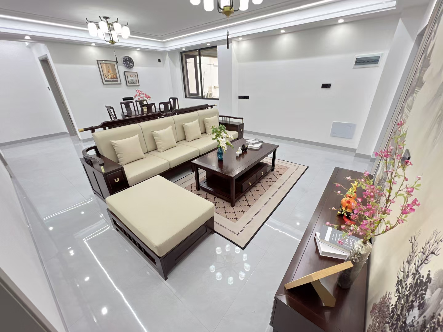 金楚小区  3室2厅2卫    103.0万 金楚小区  3室2厅2卫    103.0万客厅