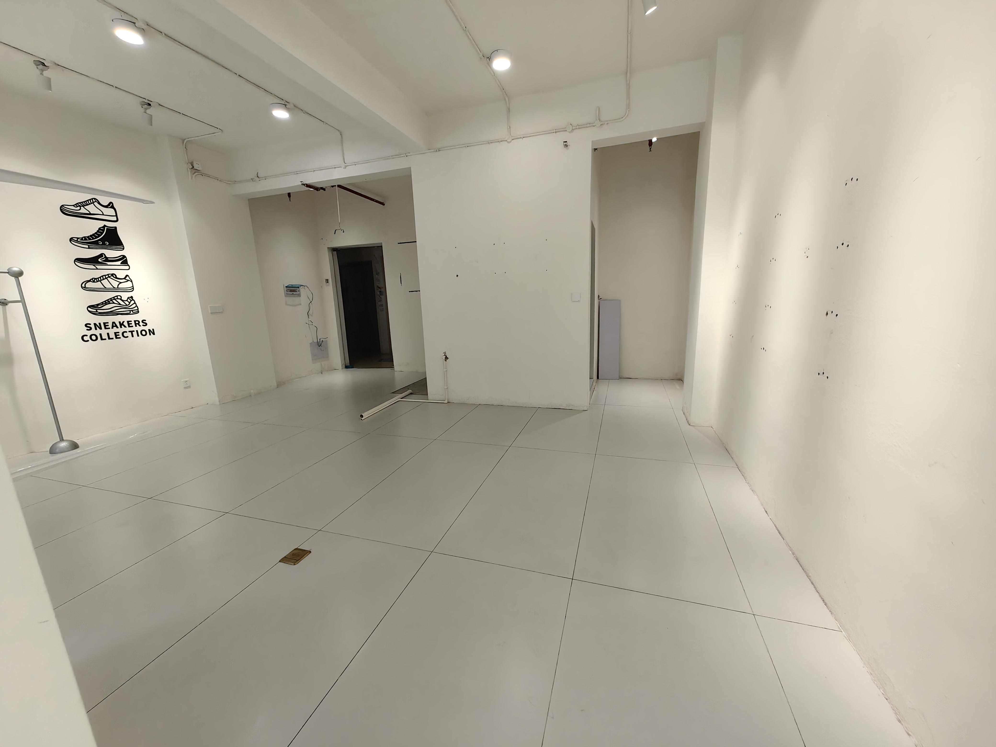 天门中央广场 1室1厅1卫 25.0万 天门中央广场 1室1厅1卫 25.0万客厅