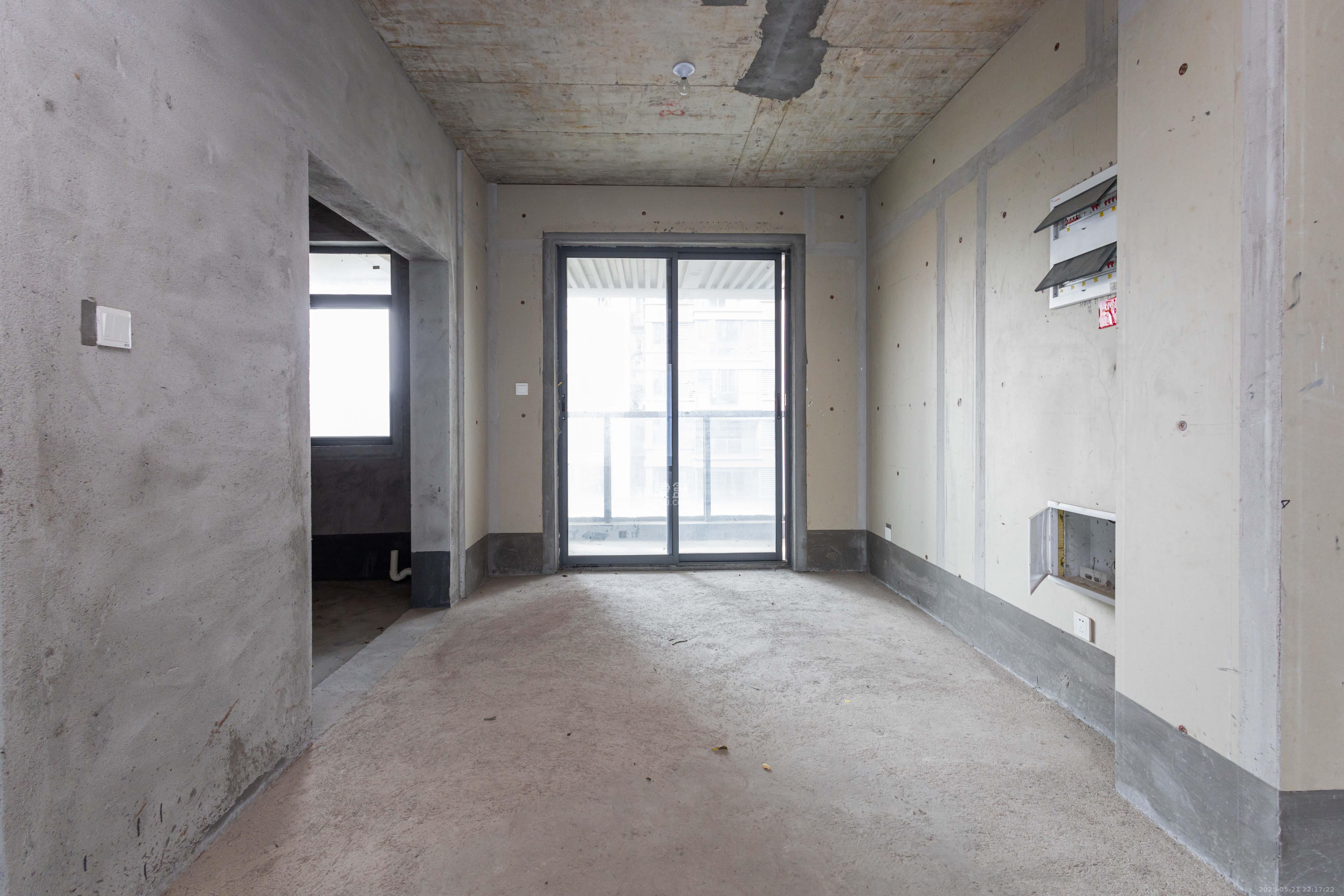 福天星中心(福天星雅苑)  5室2厅3卫    175.8万 福天星中心(福天星雅苑)  5室2厅3卫    175.8万客厅