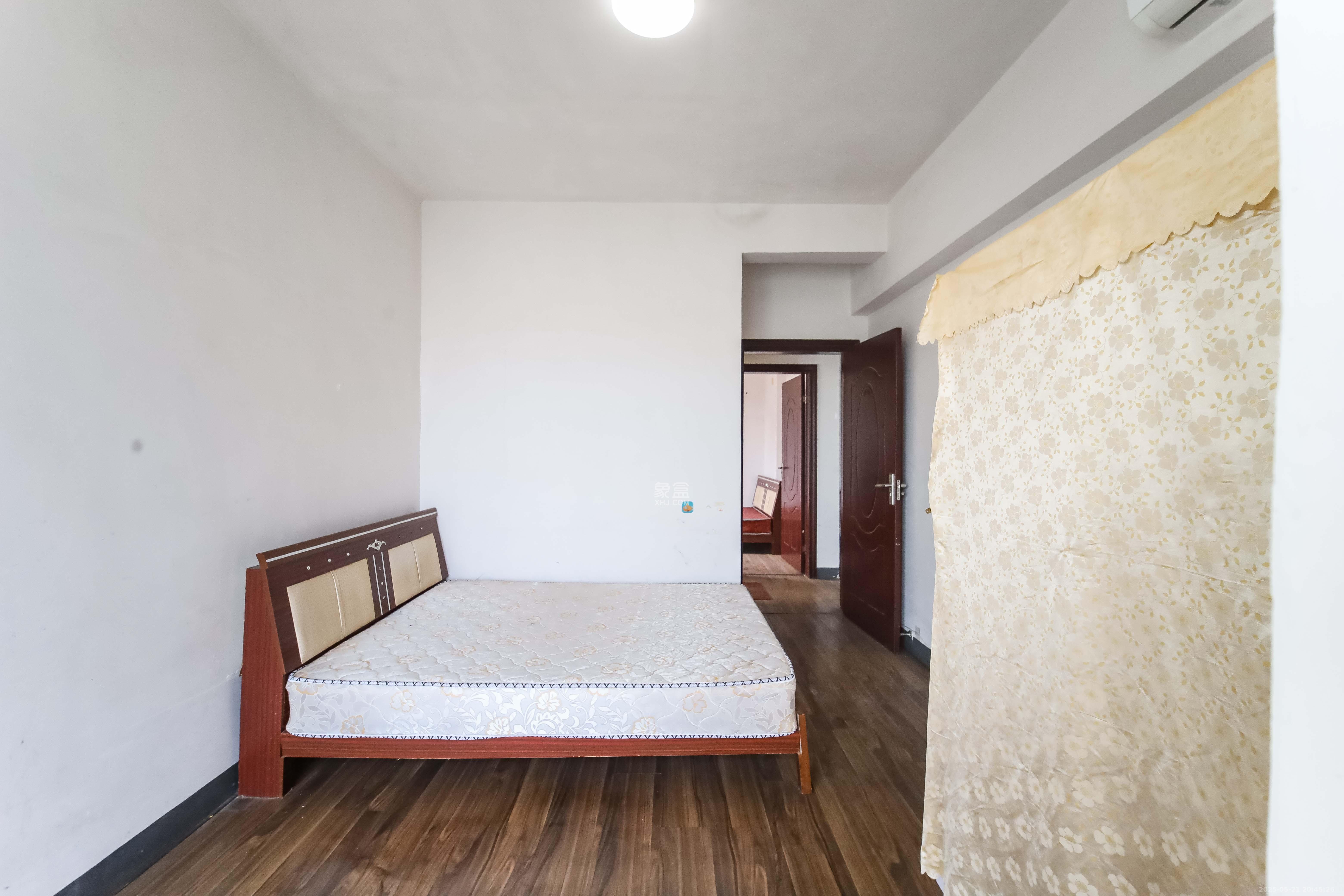 银港水晶城  2室2厅1卫    66.0万 银港水晶城  2室2厅1卫    66.0万卧室