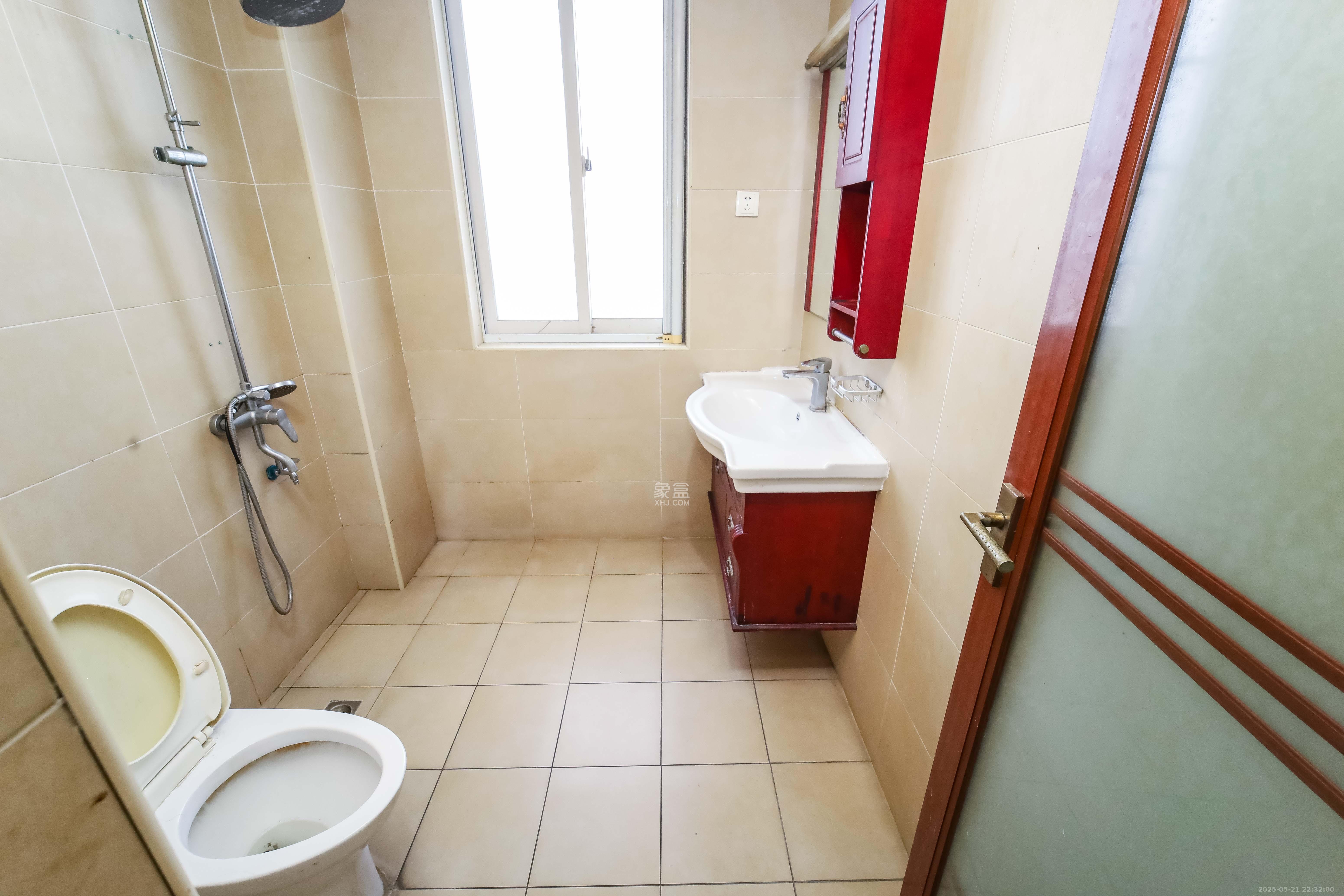 东门壹号家园 4室2厅2卫 108.0万 东门壹号家园 4室2厅2卫 108.0万卫生间