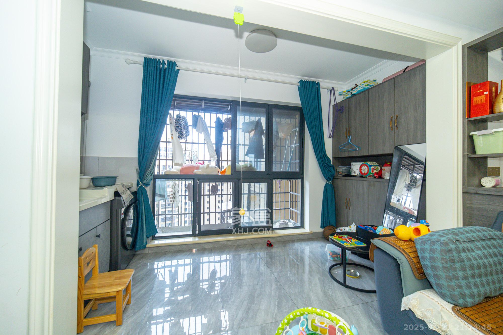 金科时代中心 3室2厅1卫 101.8万 金科时代中心 3室2厅1卫 101.8万阳台