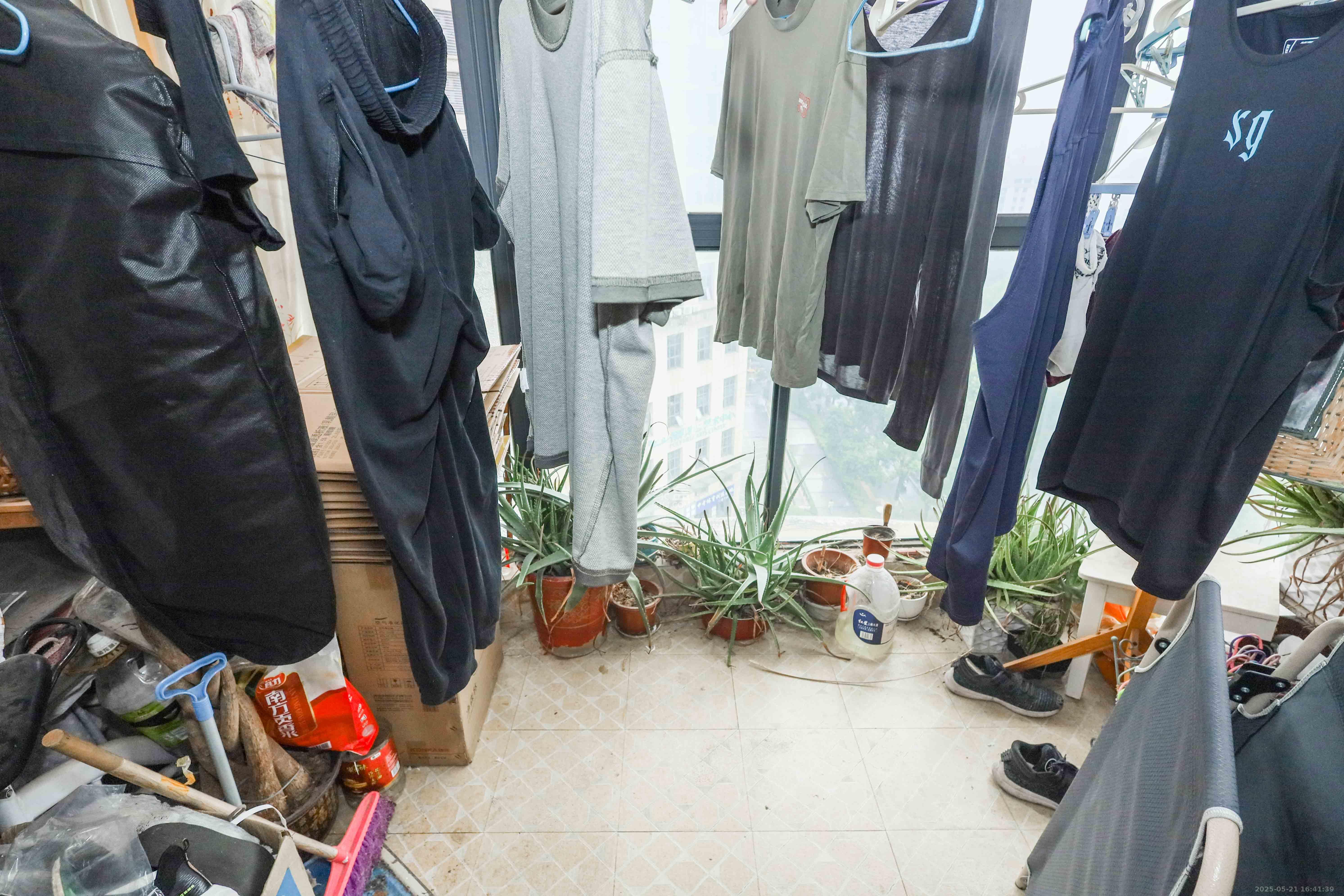 保利麓谷林语C区  2室2厅1卫   82.00万阳台
