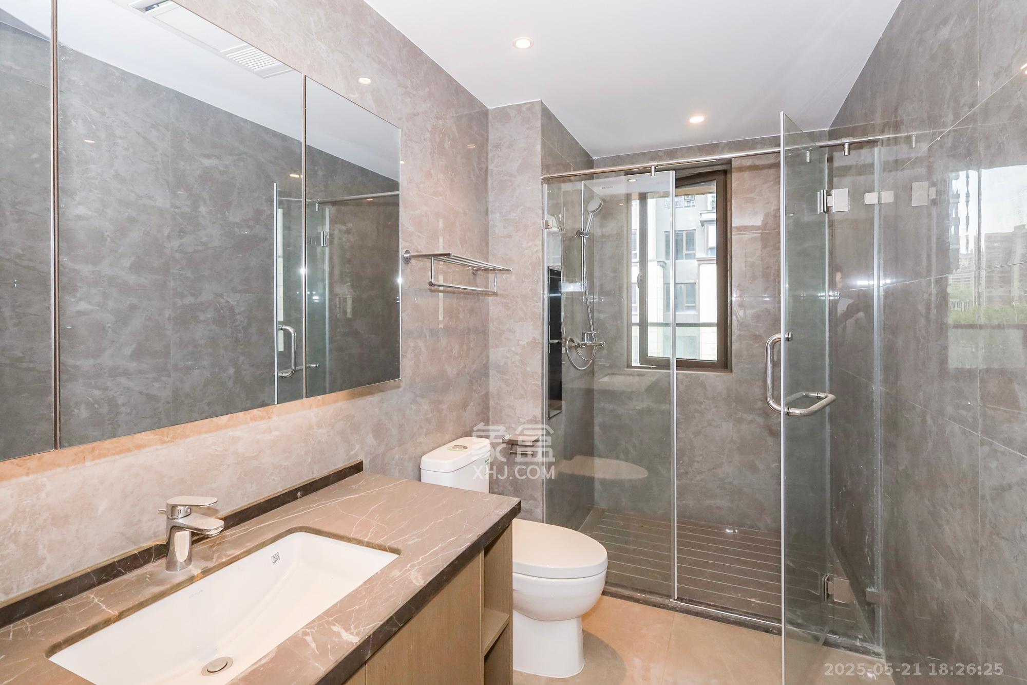 正荣滨江紫阙台  4室2厅2卫    398.0万 正荣滨江紫阙台  4室2厅2卫    398.0万卫生间