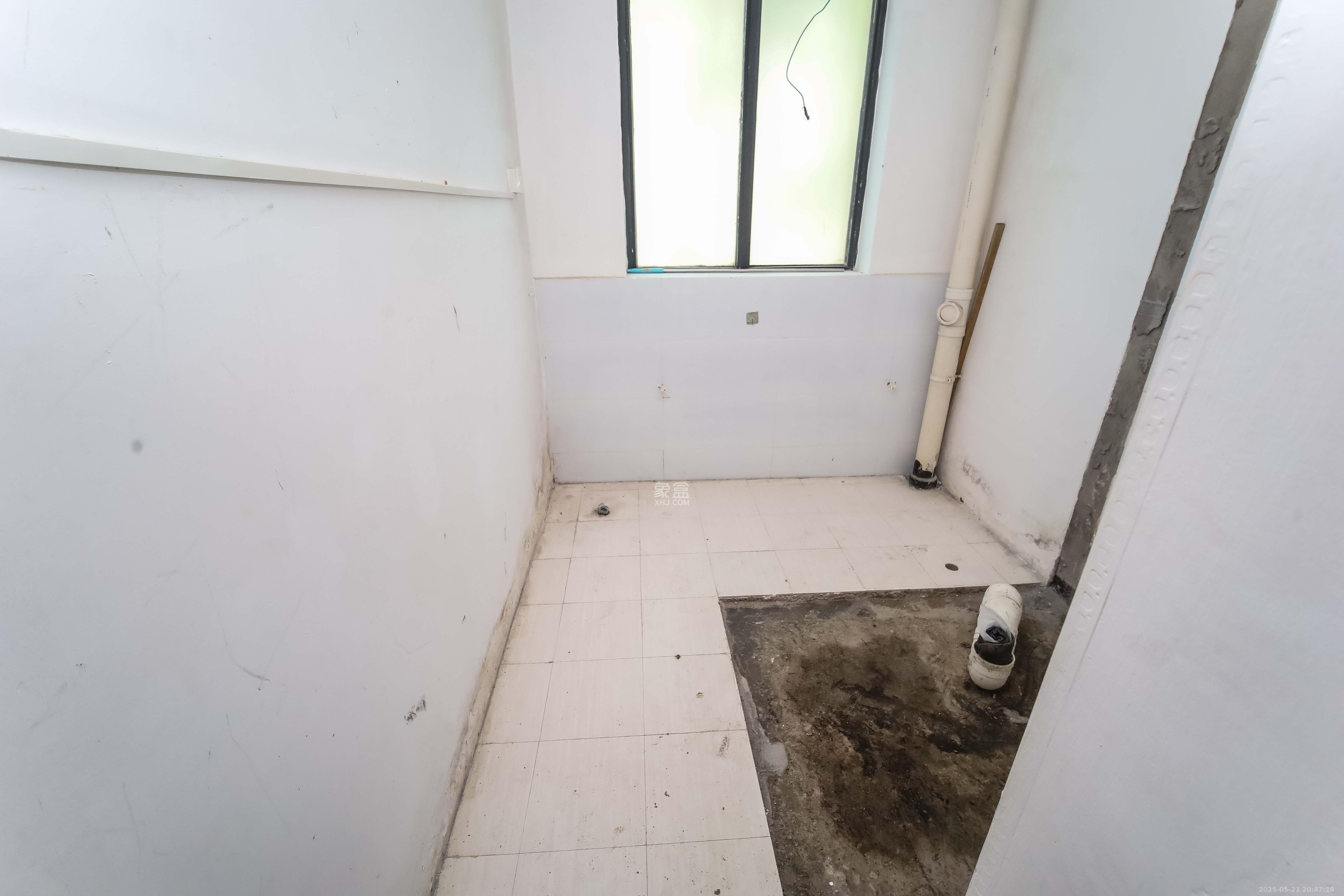 长房东郡  4室2厅2卫    210.0万 长房东郡  4室2厅2卫    210.0万卫生间