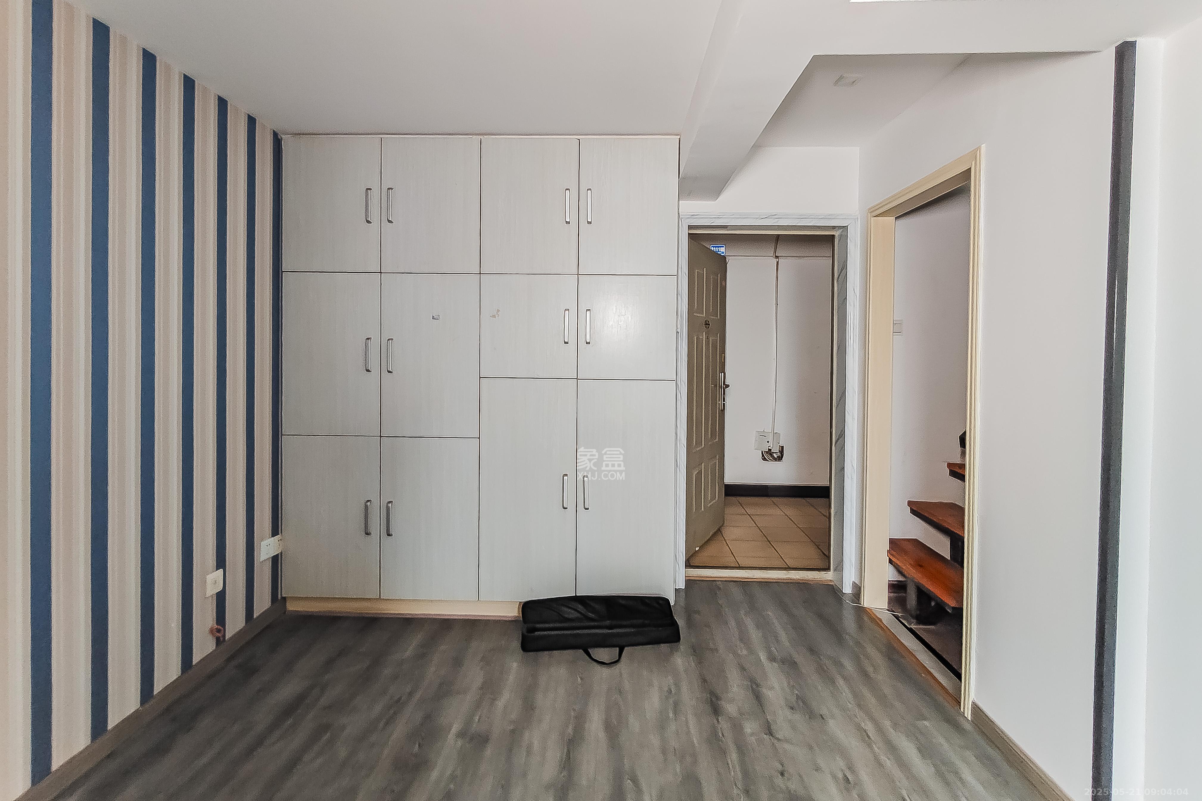 宏景名厦 2室1厅2卫 52.0万 宏景名厦 2室1厅2卫 52.0万客厅