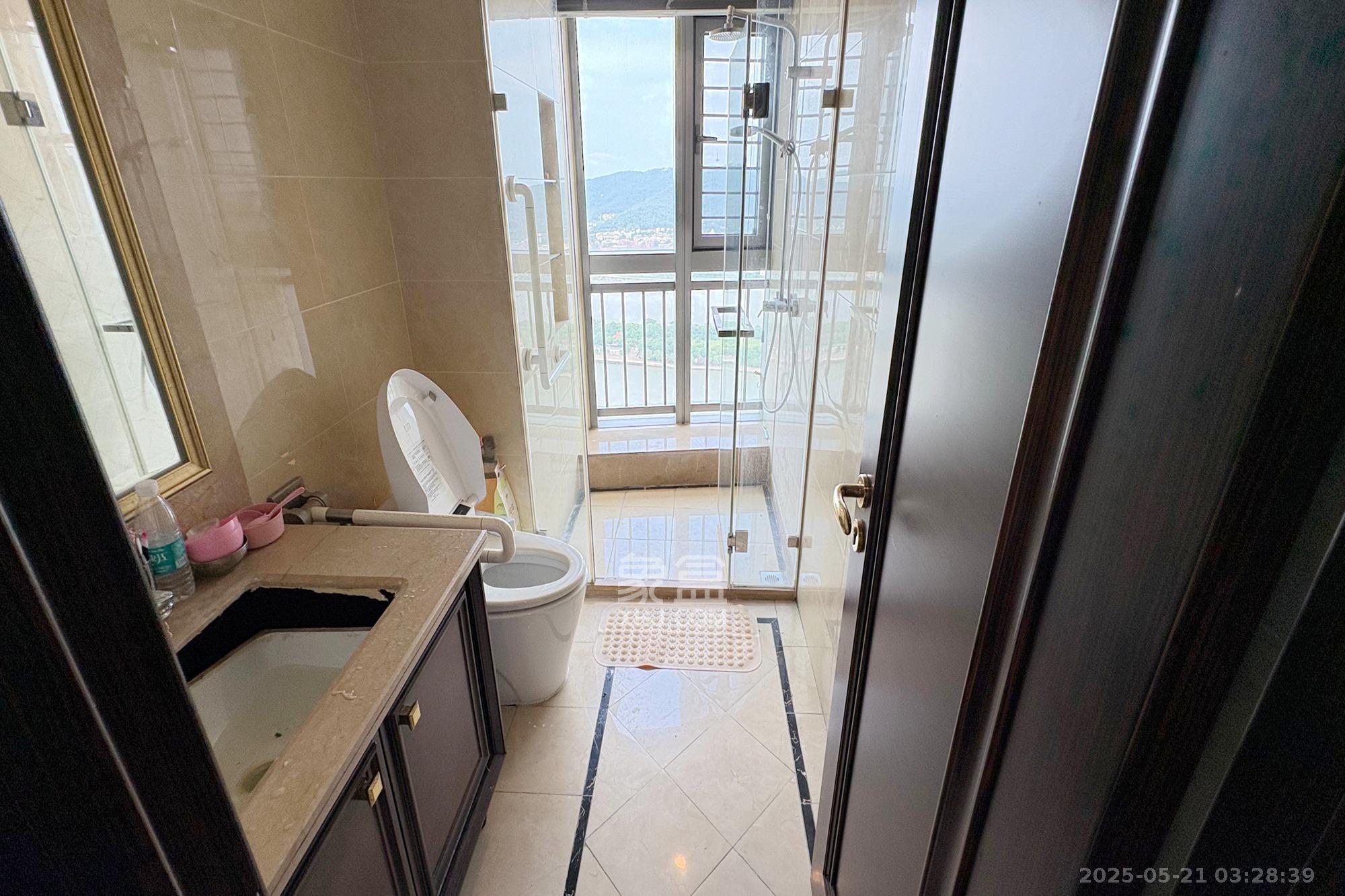 华远隆玺  4室2厅0卫    528.0万 华远隆玺  4室2厅0卫    528.0万卫生间