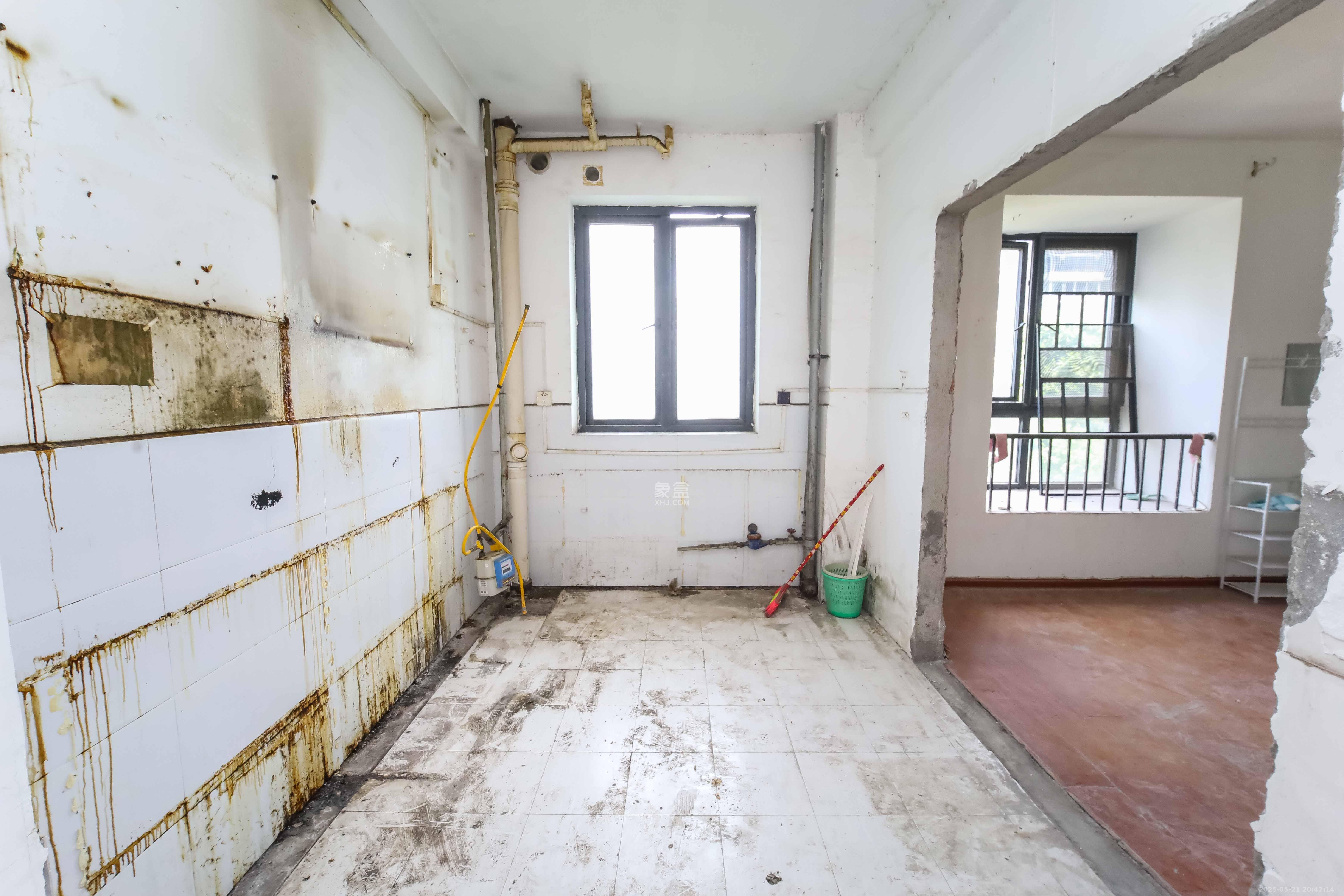 长房东郡  4室2厅2卫    210.0万 长房东郡  4室2厅2卫    210.0万厨房