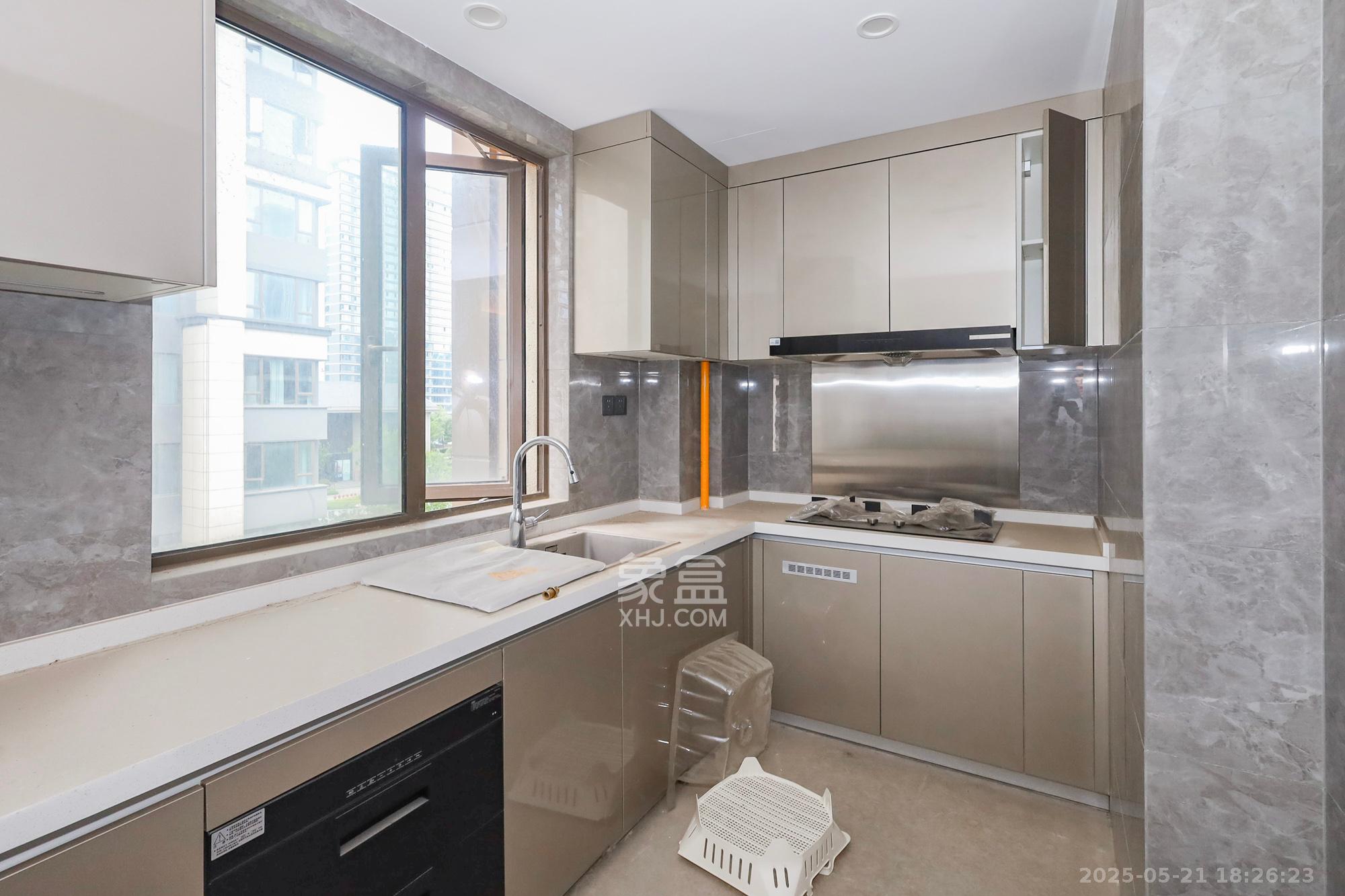 正荣滨江紫阙台  4室2厅2卫    398.0万 正荣滨江紫阙台  4室2厅2卫    398.0万厨房