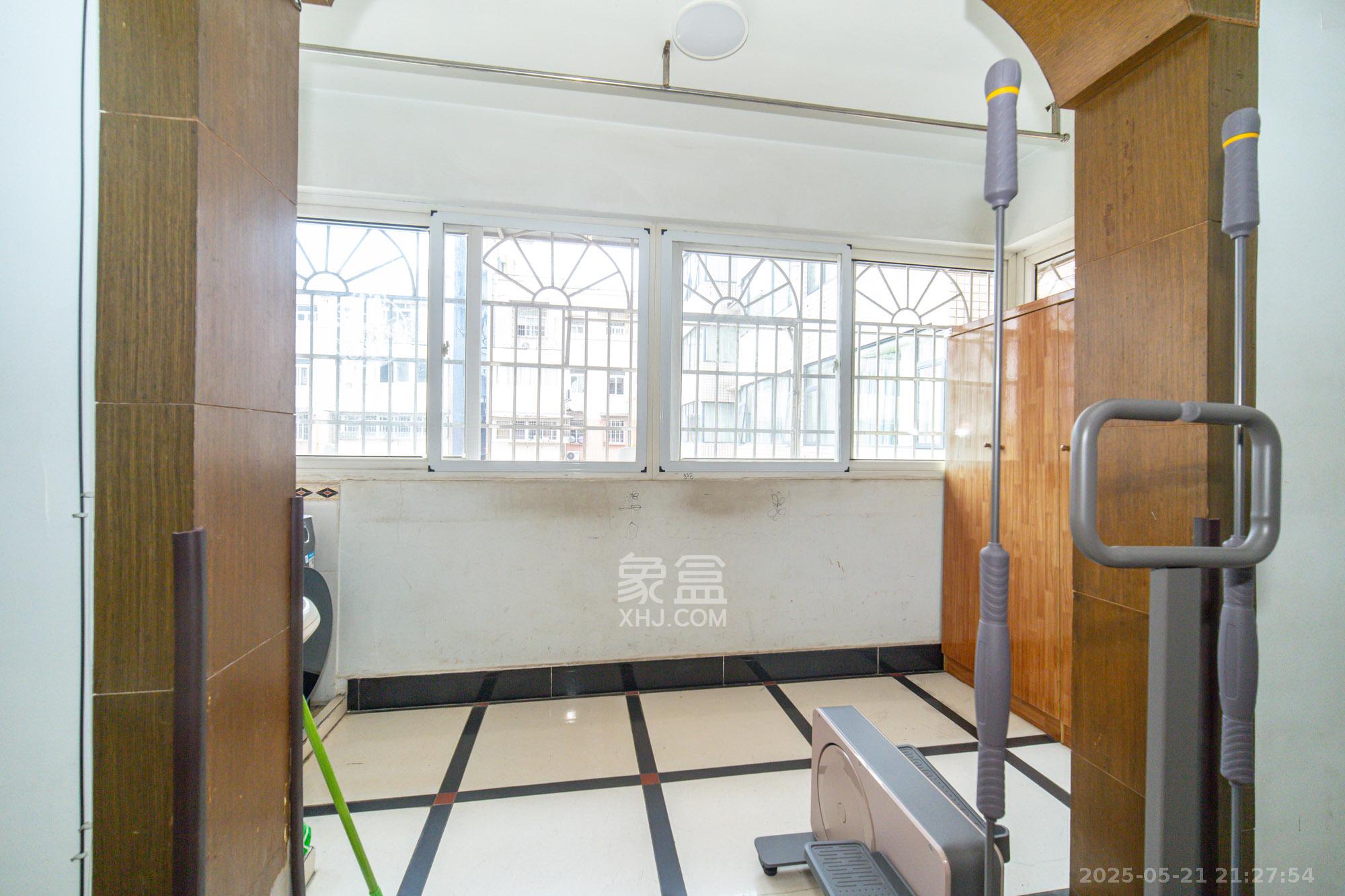 星兴佳园  3室2厅2卫    49.8万 星兴佳园  3室2厅2卫    49.8万阳台